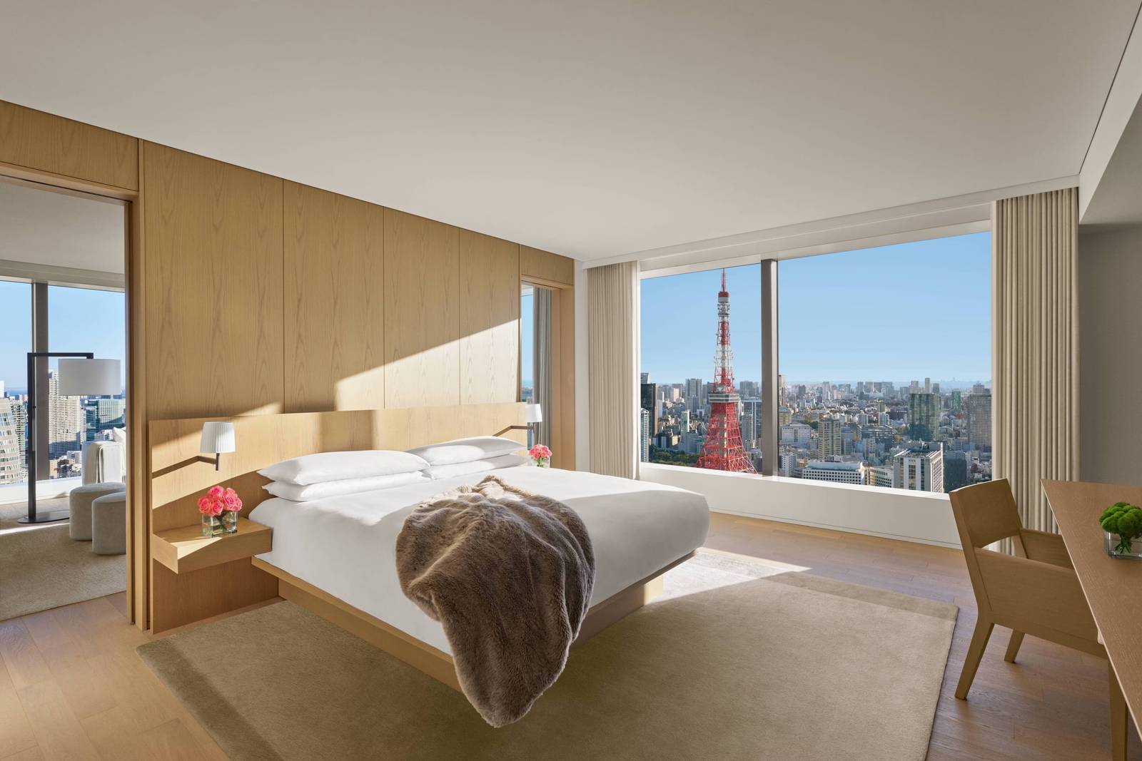 東京虎之門艾迪遜酒店 Tower Suite 臥室與東京鐵塔