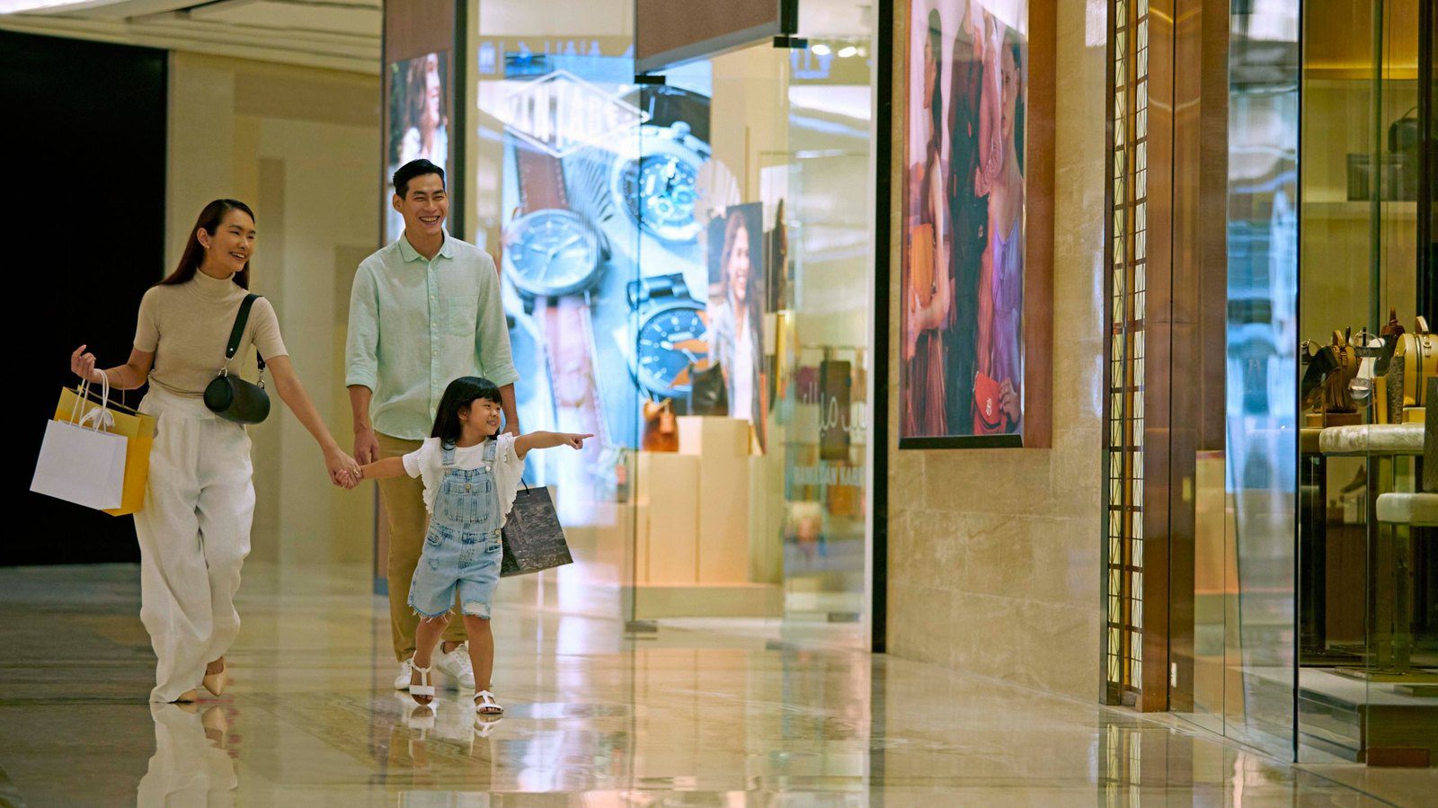 Pakuwon Mall 購物中心內部通道
