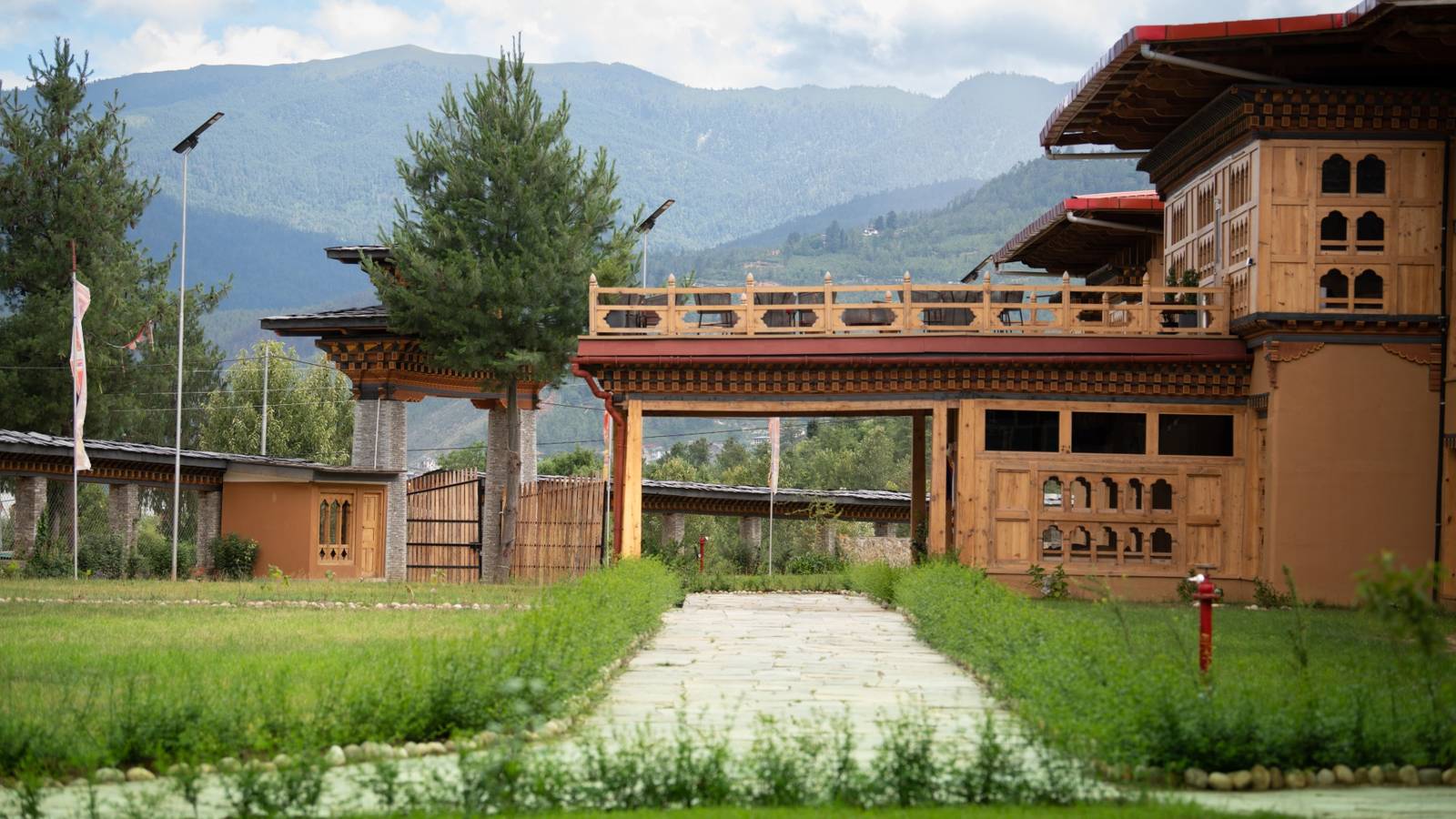 TUI BLUE Paro Taktsang 不丹式入口庭院