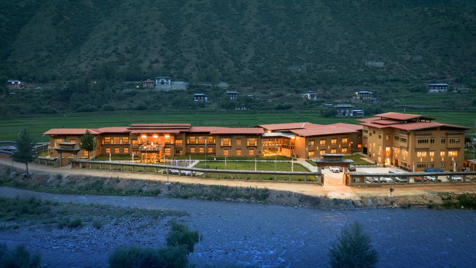 TUI BLUE Paro Taktsang 河谷全景外觀