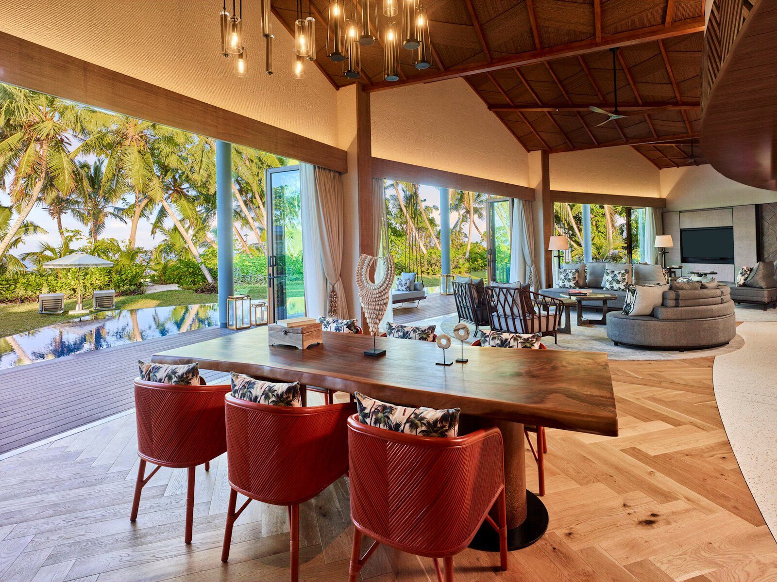 Waldorf Astoria Seychelles Platte Island 多房 villa 客廳、餐桌與私人泳池