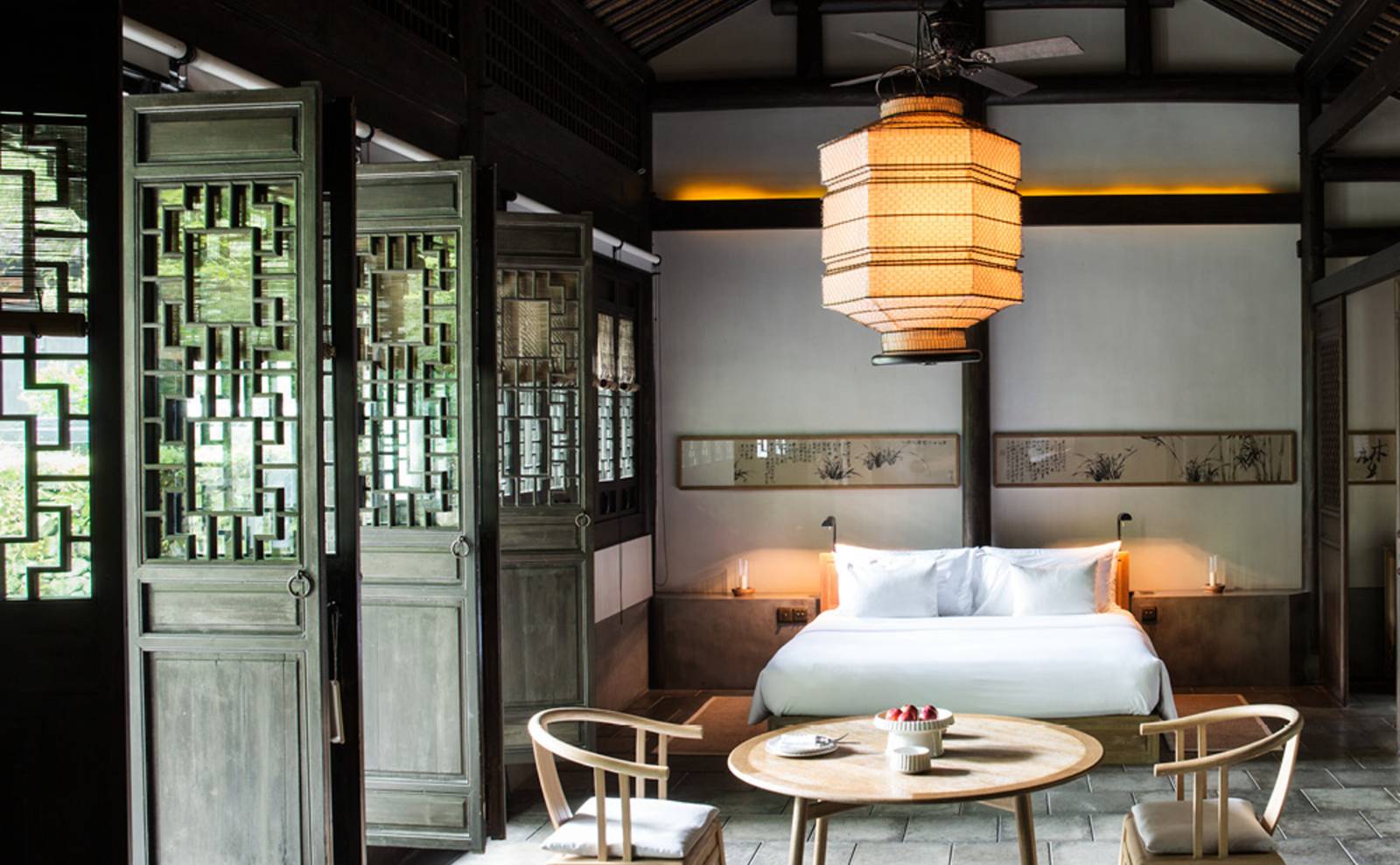 法雲安縵 Village Suite 的臥室與燈籠