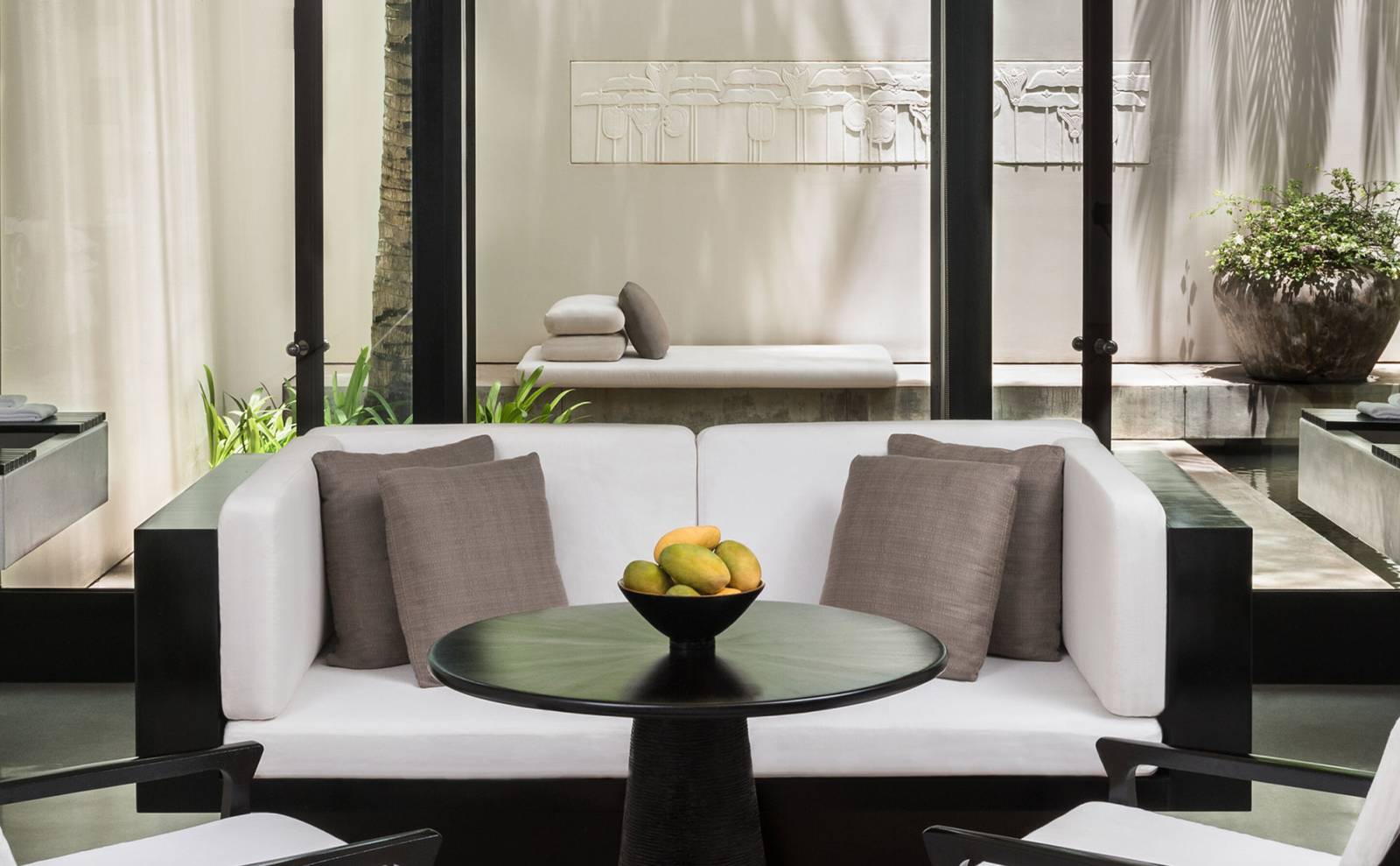 暹粒安縵薩拉 Courtyard Suite 的庭院沙發座