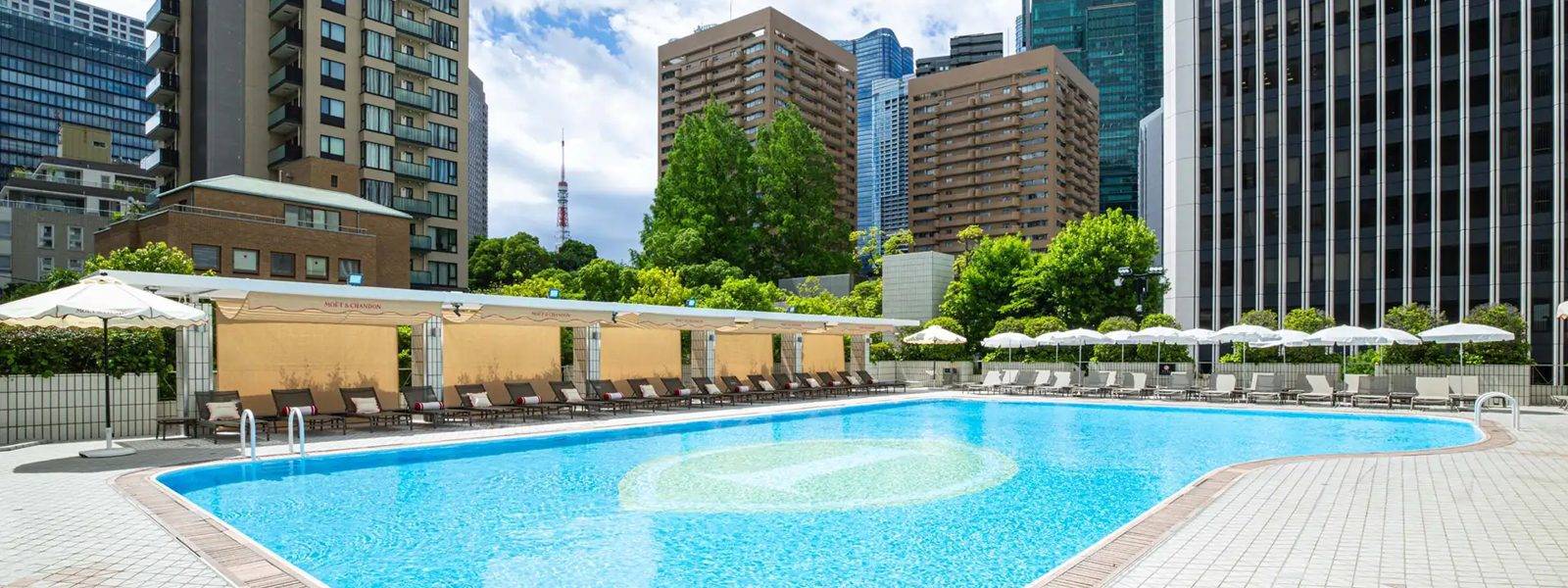 ANA 洲際酒店東京 夏季的花園泳池