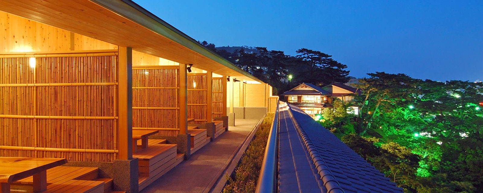 熱海 大觀莊展望足湯座位與傍晚的熱海