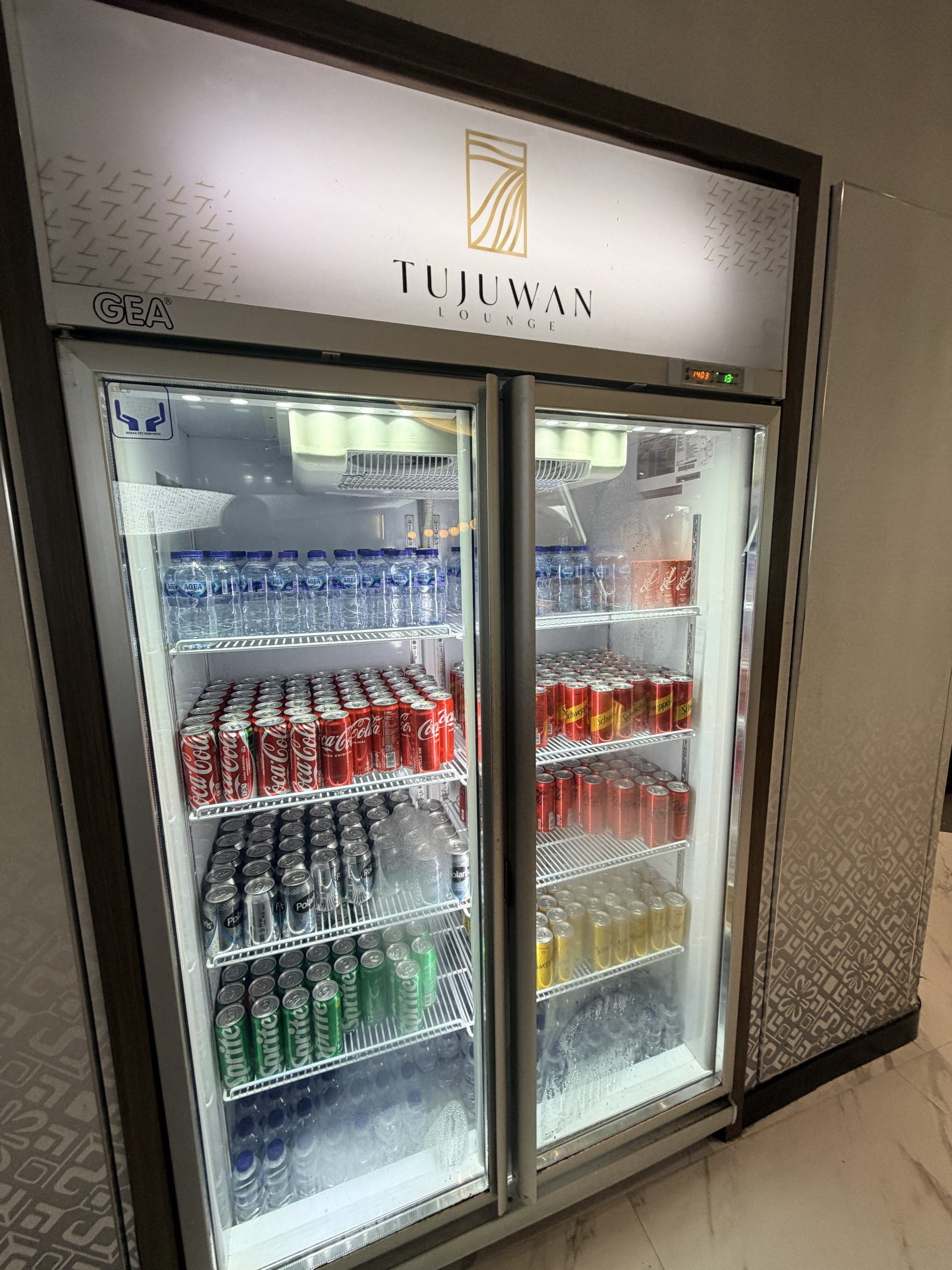 峇里島機場 Tujuwan 貴賓室自取飲料冰箱