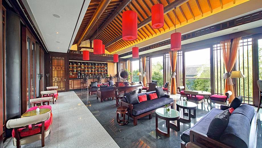 杭州西溪悅榕庄 Jiu Xian 酒廊的沙發區
