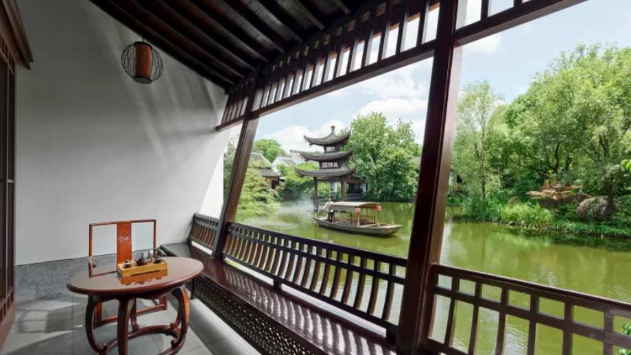 杭州西溪悅榕庄 Premier Water View Villa 陽台外的河道與亭子