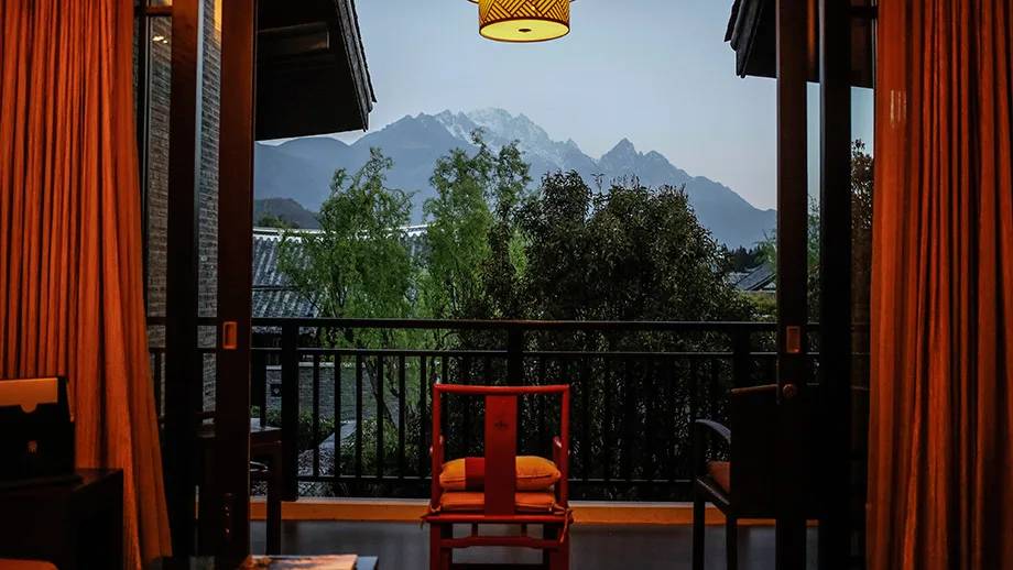 麗江悅榕庄 Mountain View Suite 陽台望出去的雪山