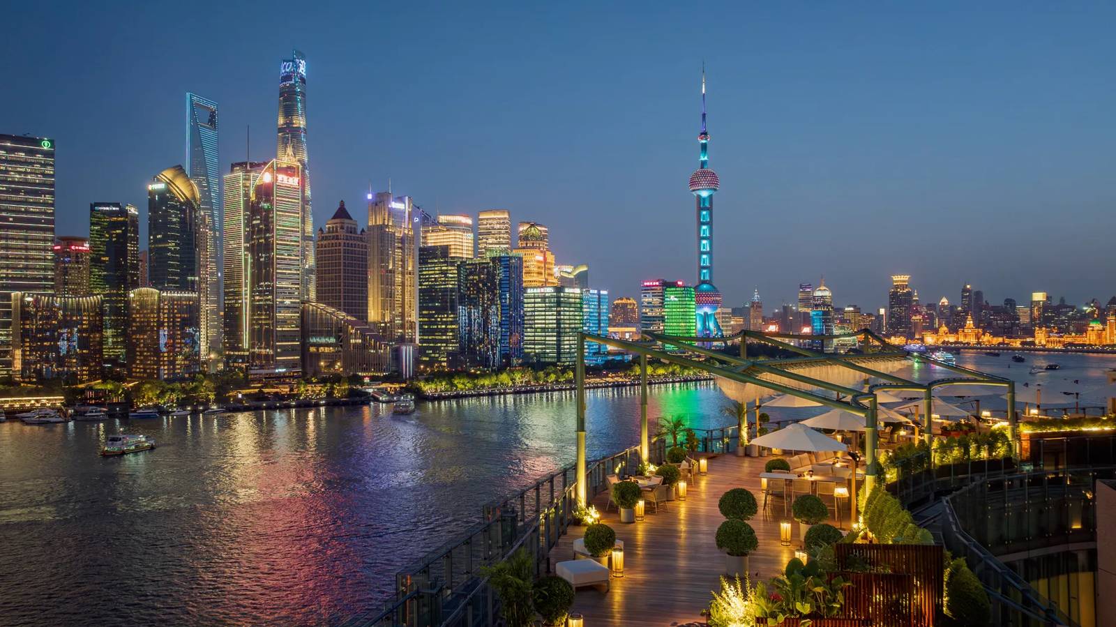 從上海外灘悅榕庄露台看陸家嘴夜景