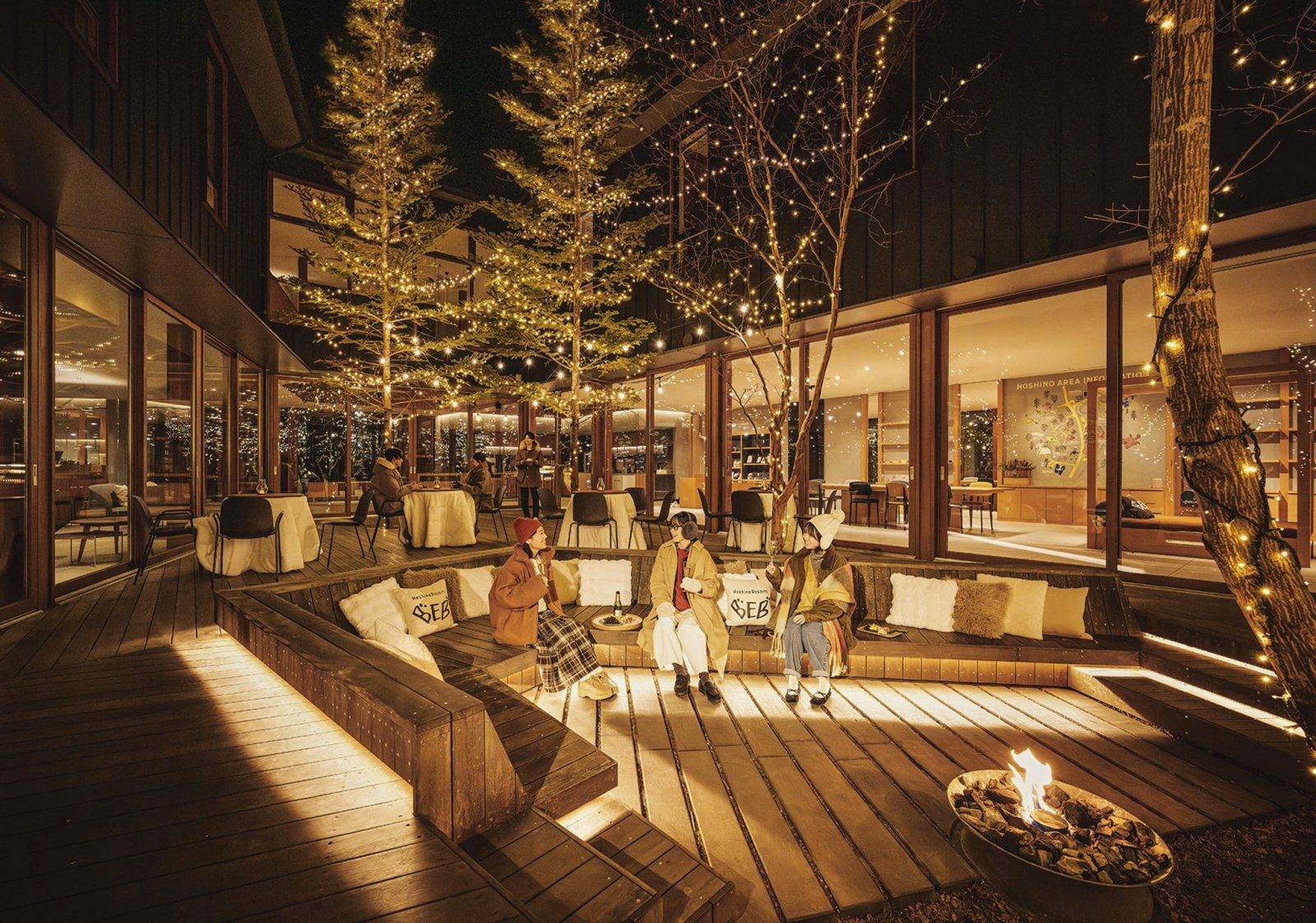 BEB5 輕井澤 TAMARIBA 木質中庭與營火夜景
