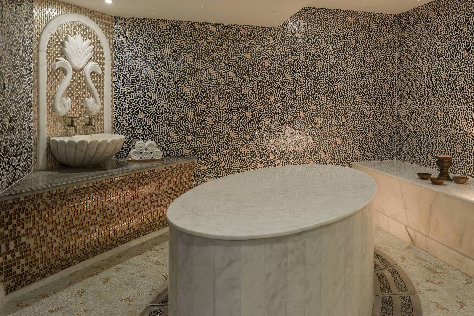 開羅萬豪酒店 Saray Spa 的土耳其浴室與大理石按摩台