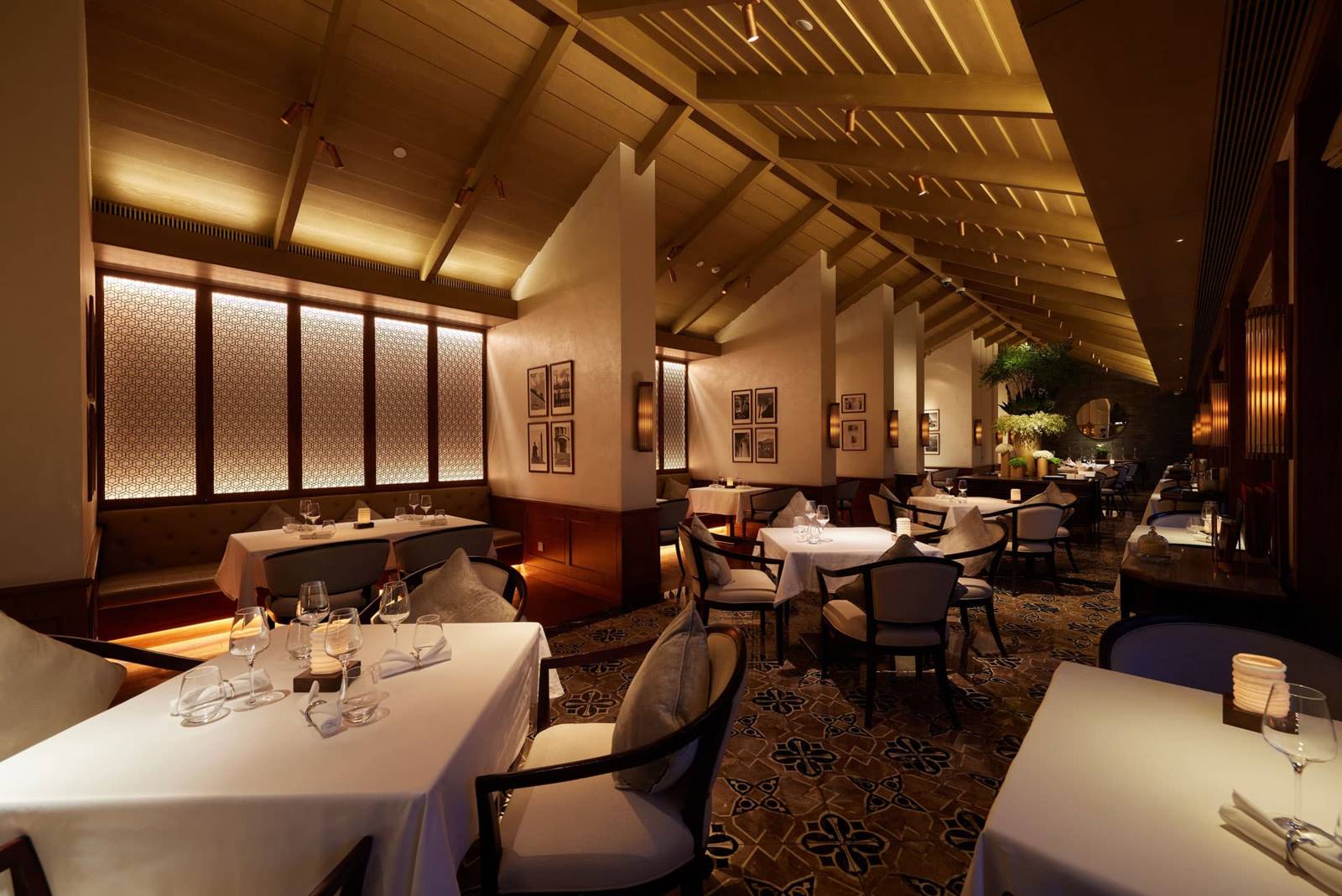 上海建業里嘉佩樂酒店 Le Comptoir de Pierre Gagnaire 夜間的用餐區