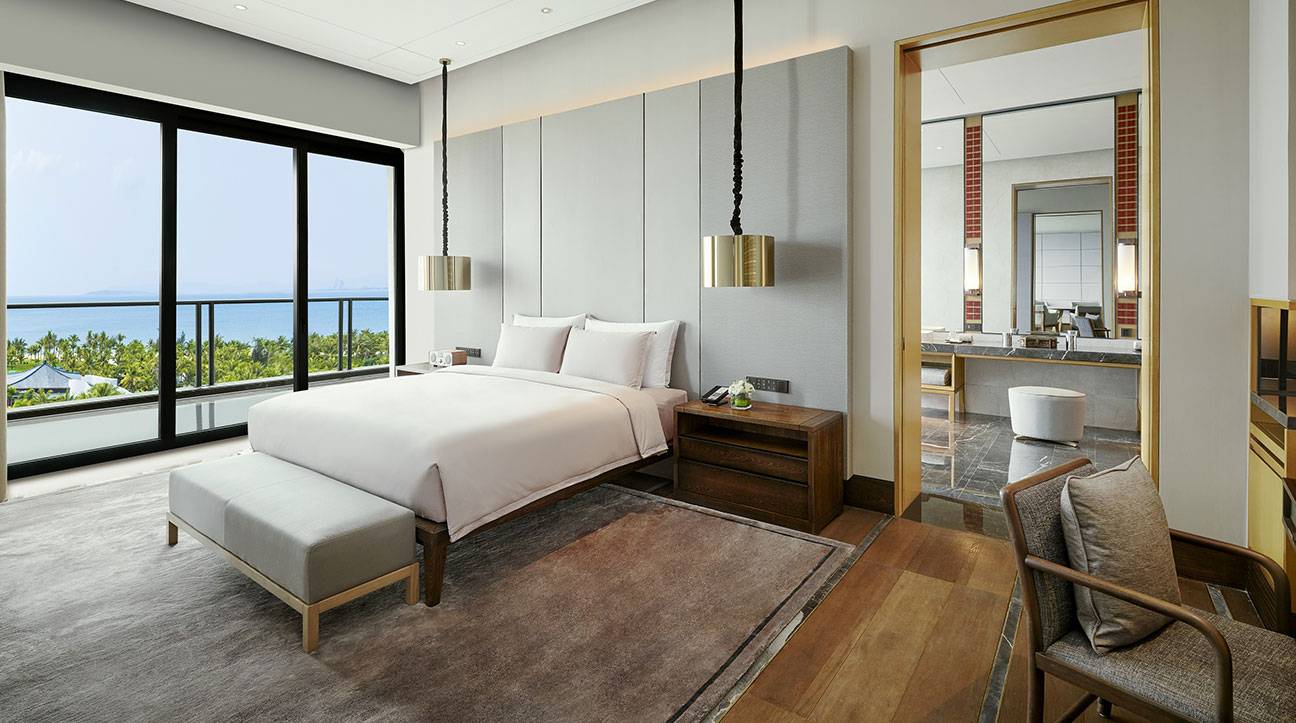 三亞土福灣嘉佩樂酒店 Grand Ocean Suite 的臥室與海景
