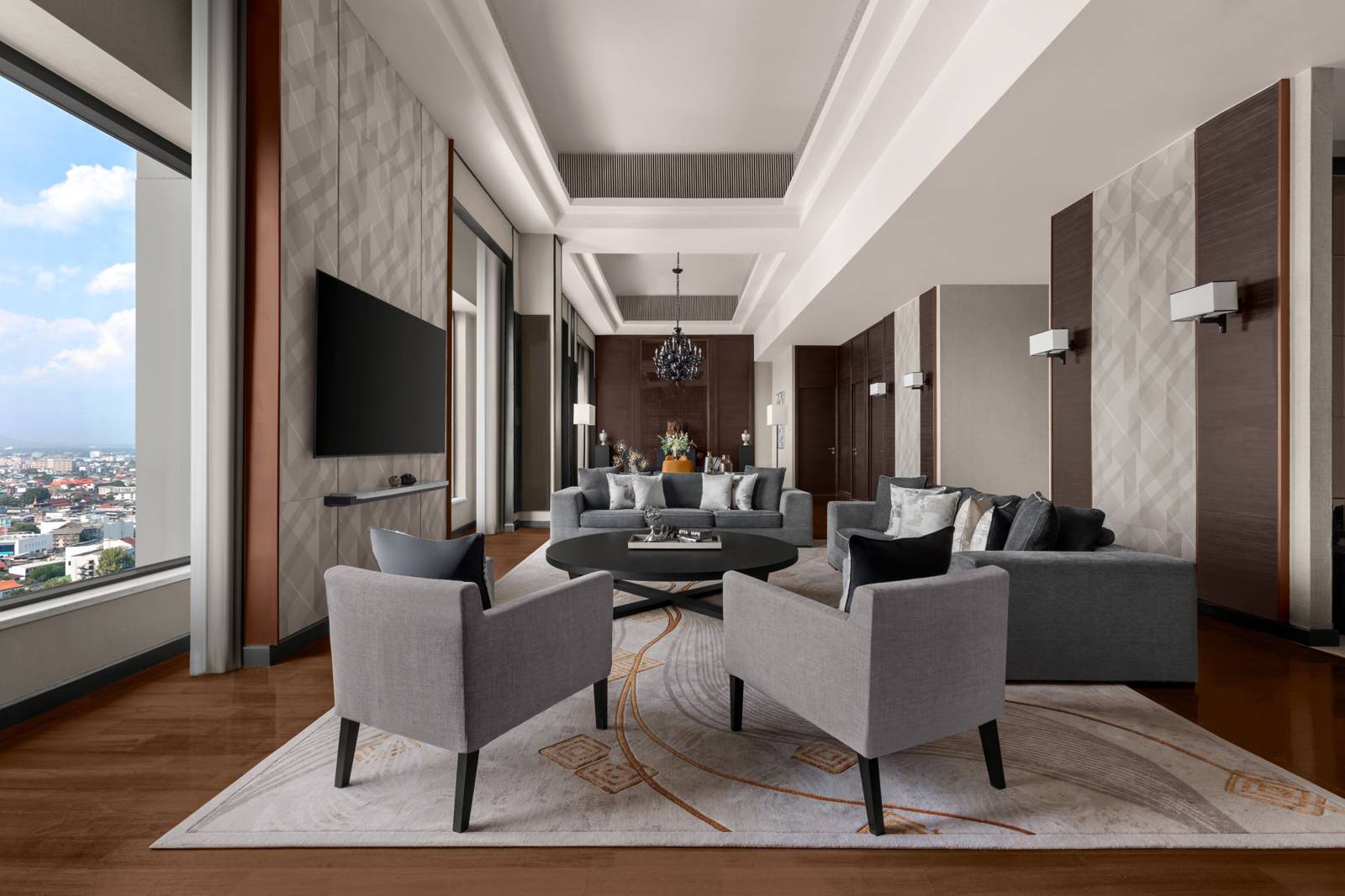 清邁萬豪酒店 Royal Suite 的客廳與市區景觀