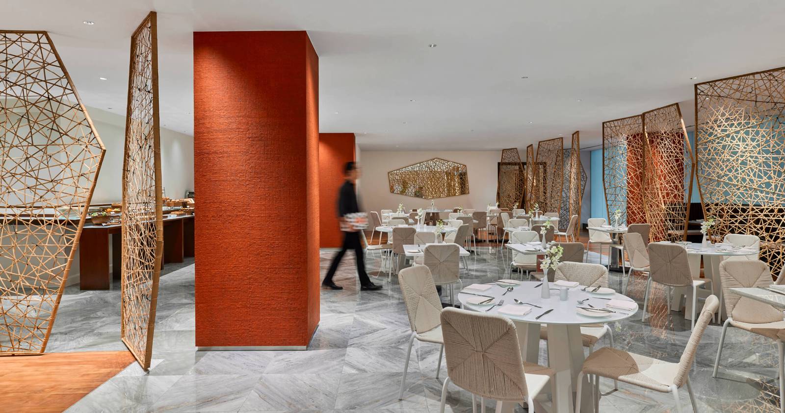 曼谷 COMO Metropolitan 酒店 COMO Cuisine 的橘白色用餐區