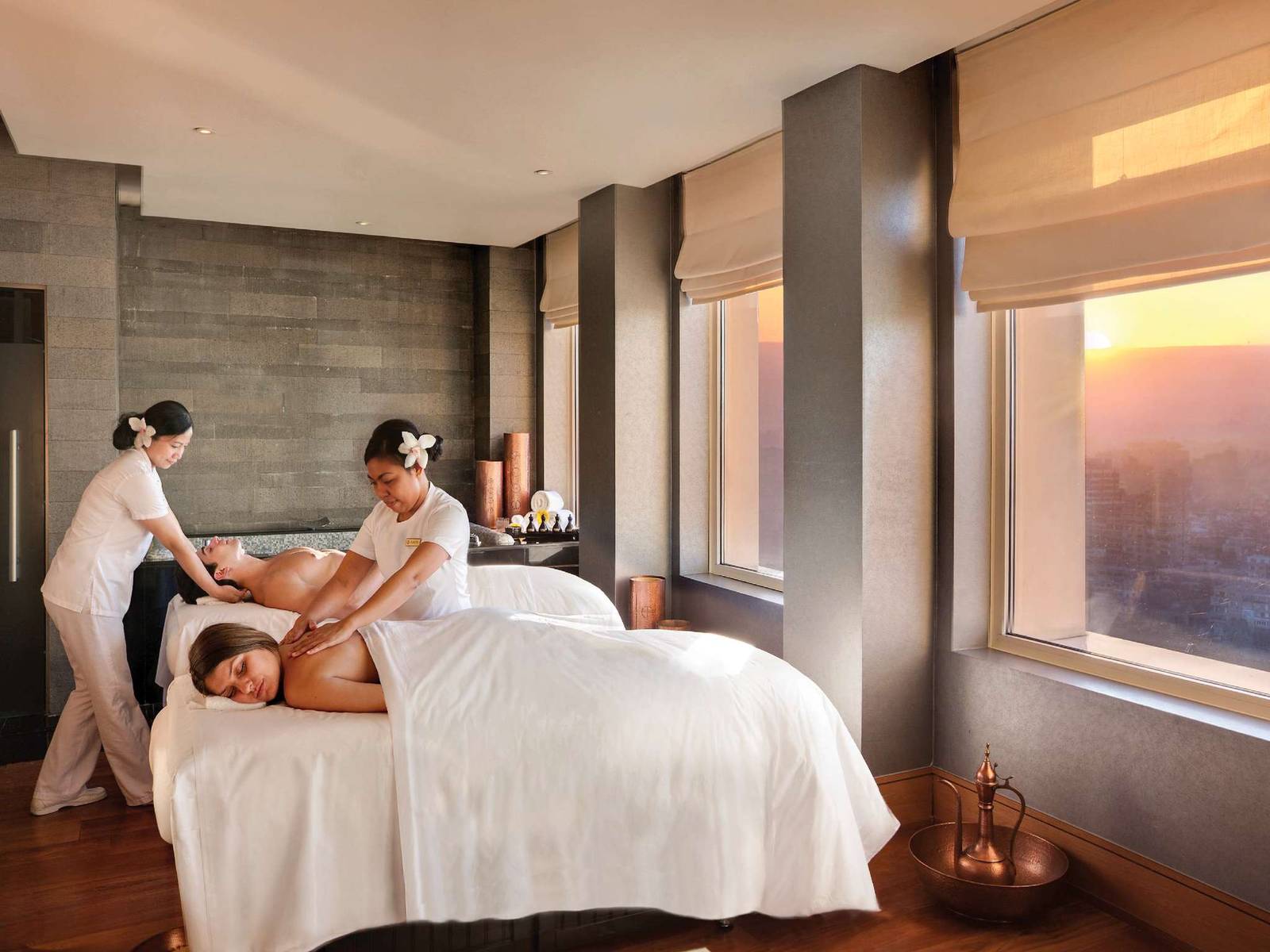 開羅尼羅河城費爾蒙酒店Fairmont Spa 窗邊按摩床上的療程