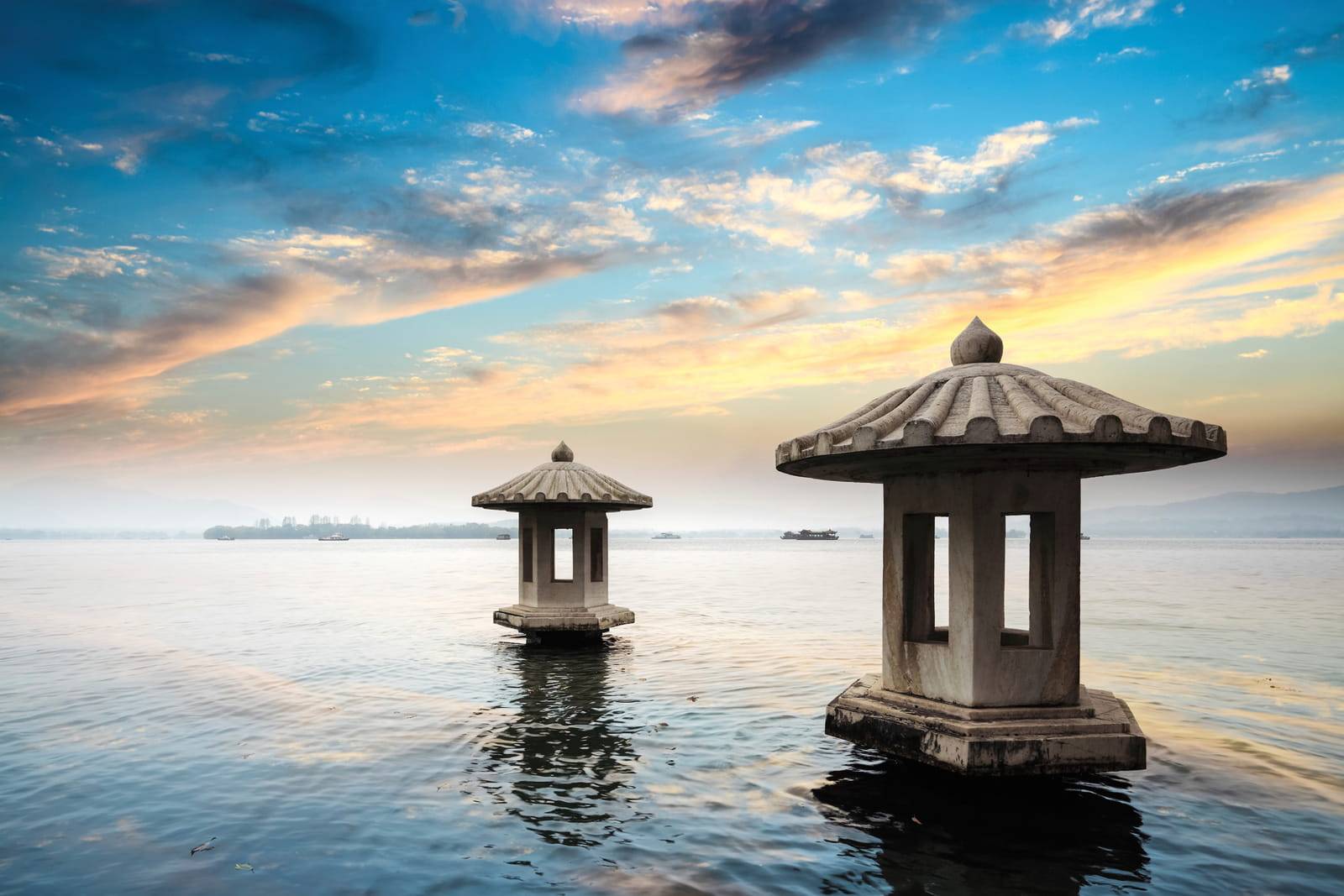 西湖三潭印月的夕陽(目的地參考)