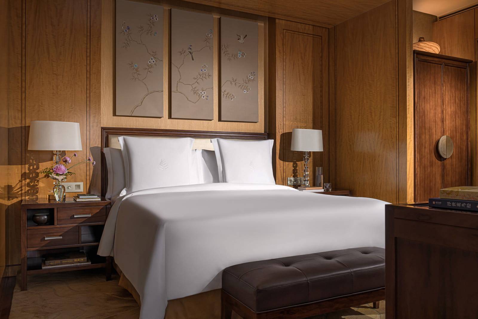 杭州西子湖四季酒店 Garden Terrace Room 的大床