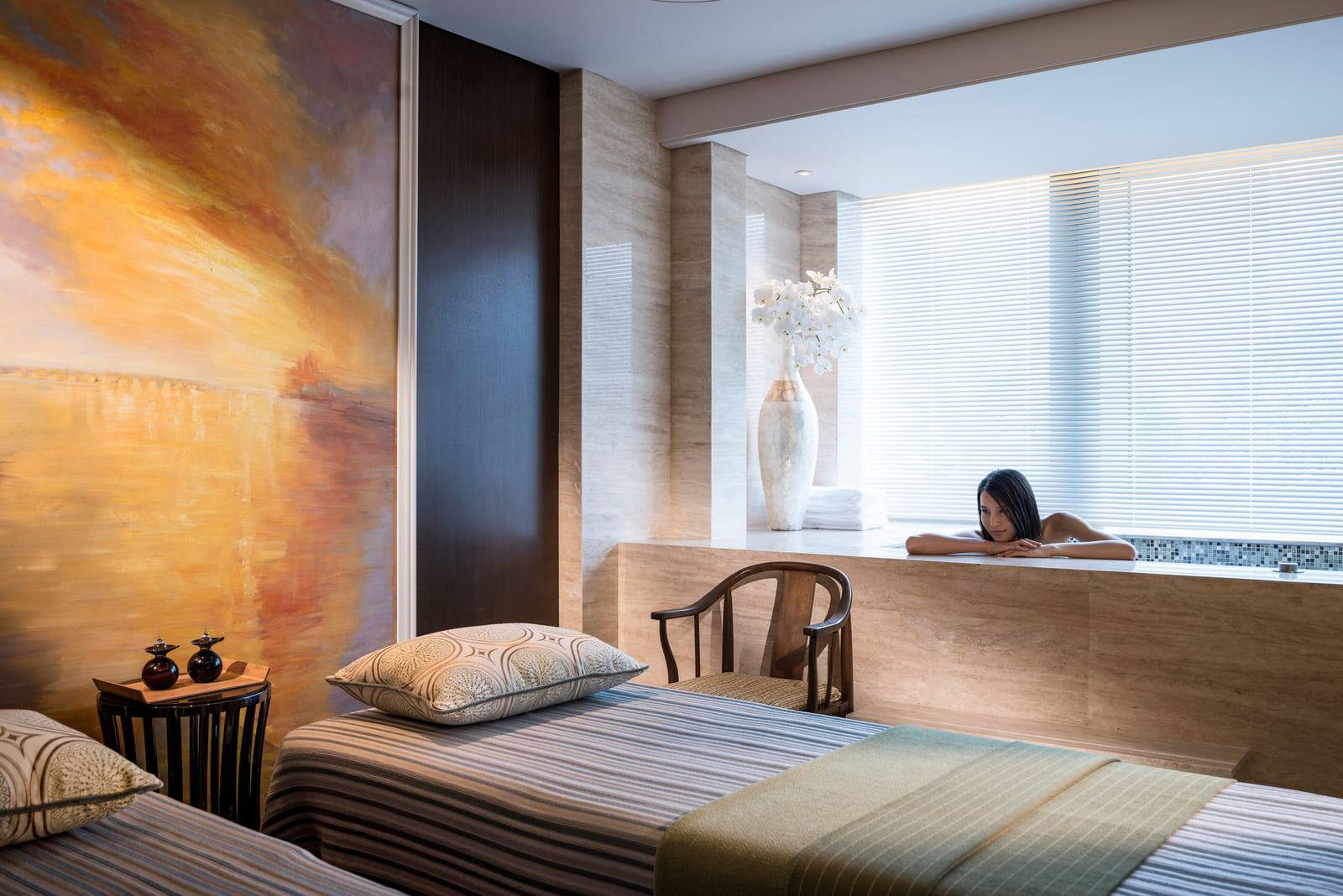 深圳四季酒店 Spa 的浴池與按摩床