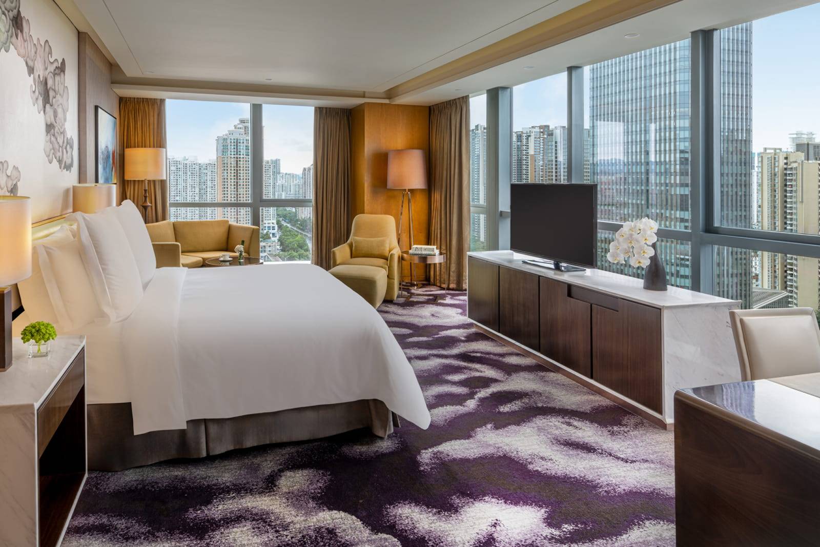 深圳四季酒店 Club Grand Room 的轉角落地窗