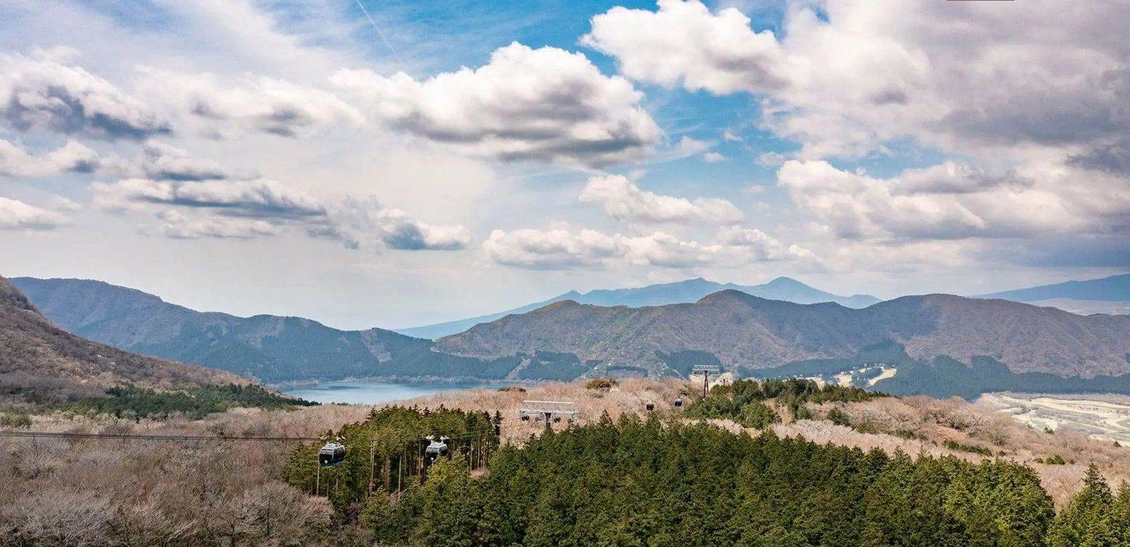 箱根蘆之湖與空中纜車一帶的山景