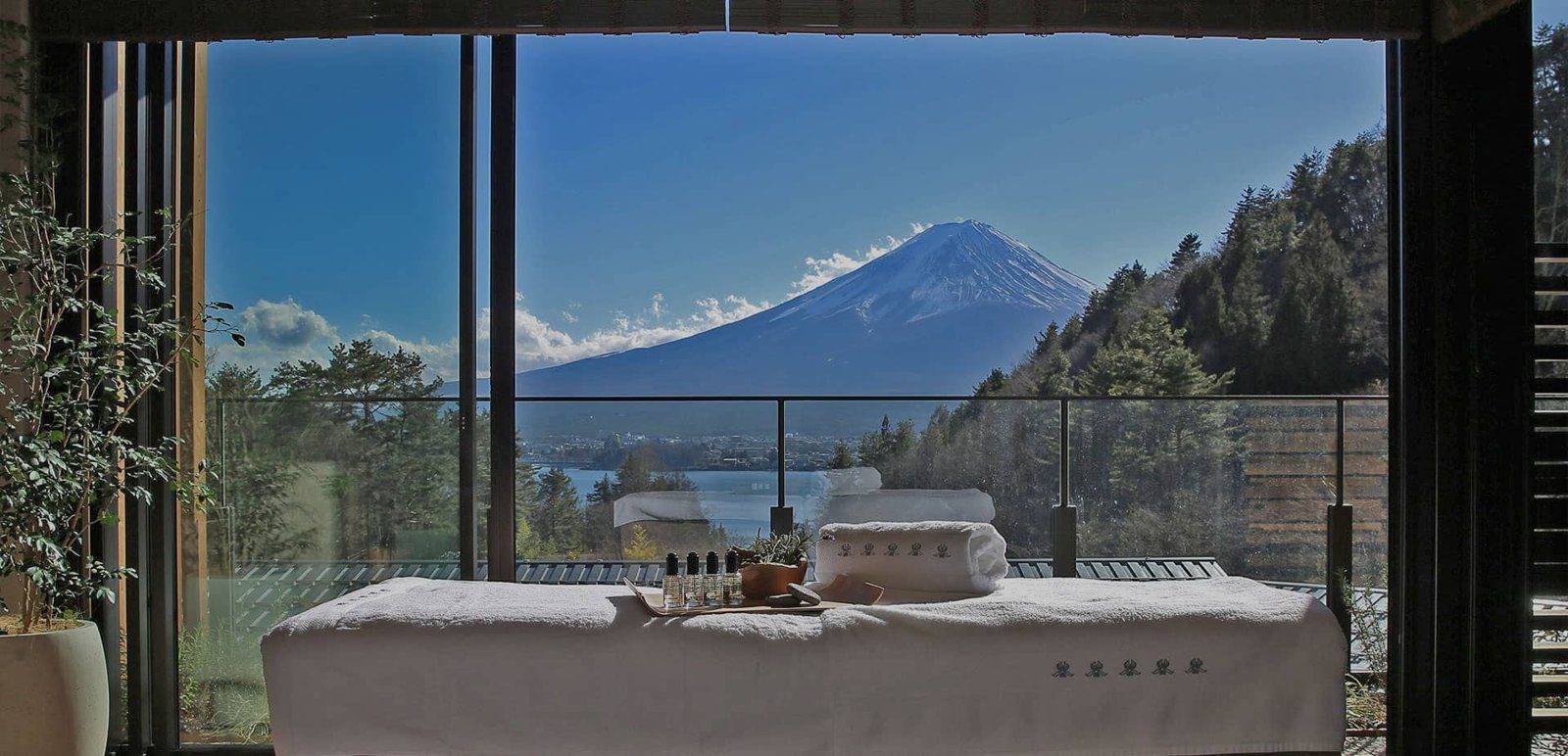 馥府 河口湖面向富士山的 Spa 施術床