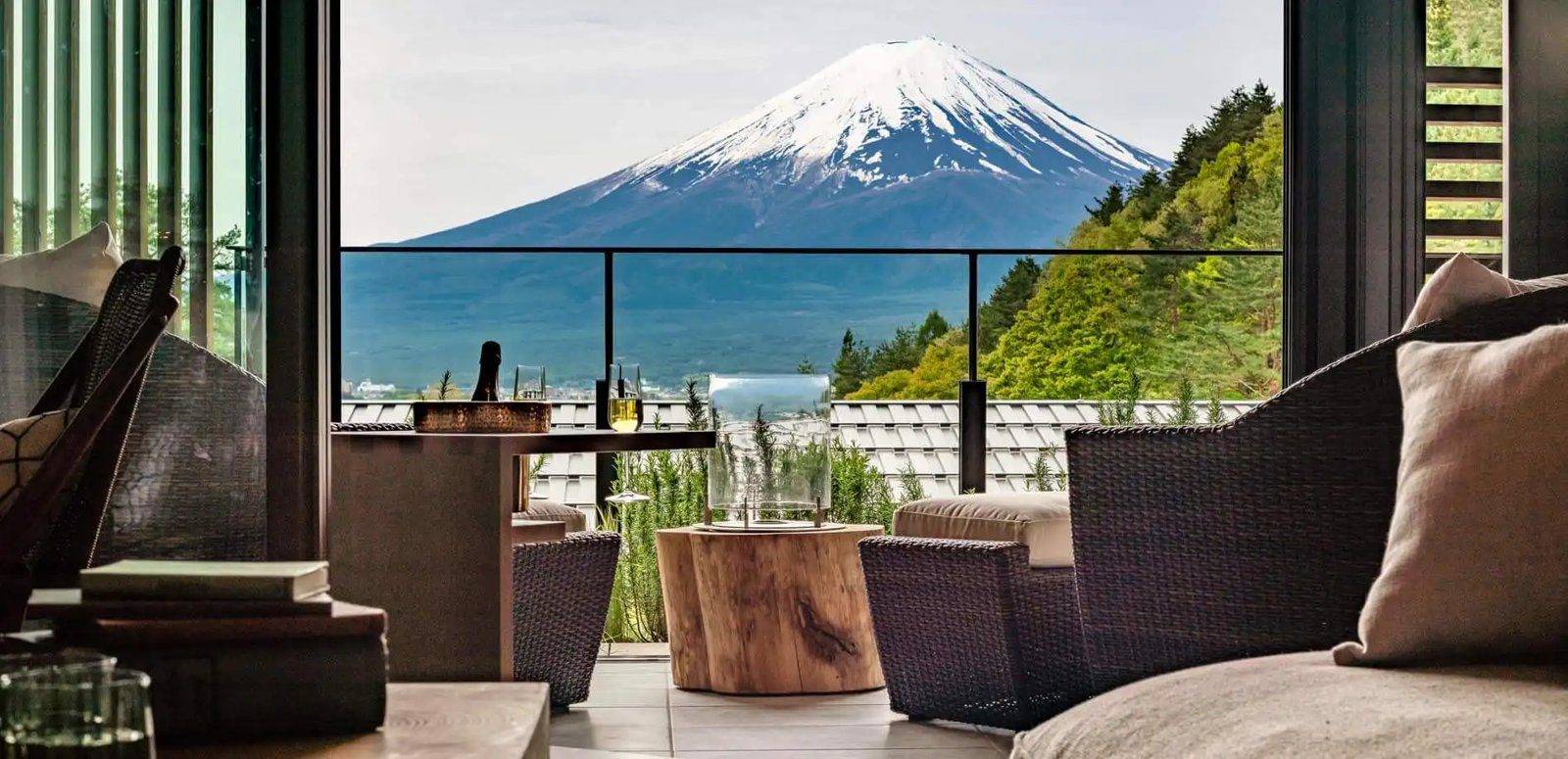 馥府 河口湖面向富士山與河口湖的露台座位