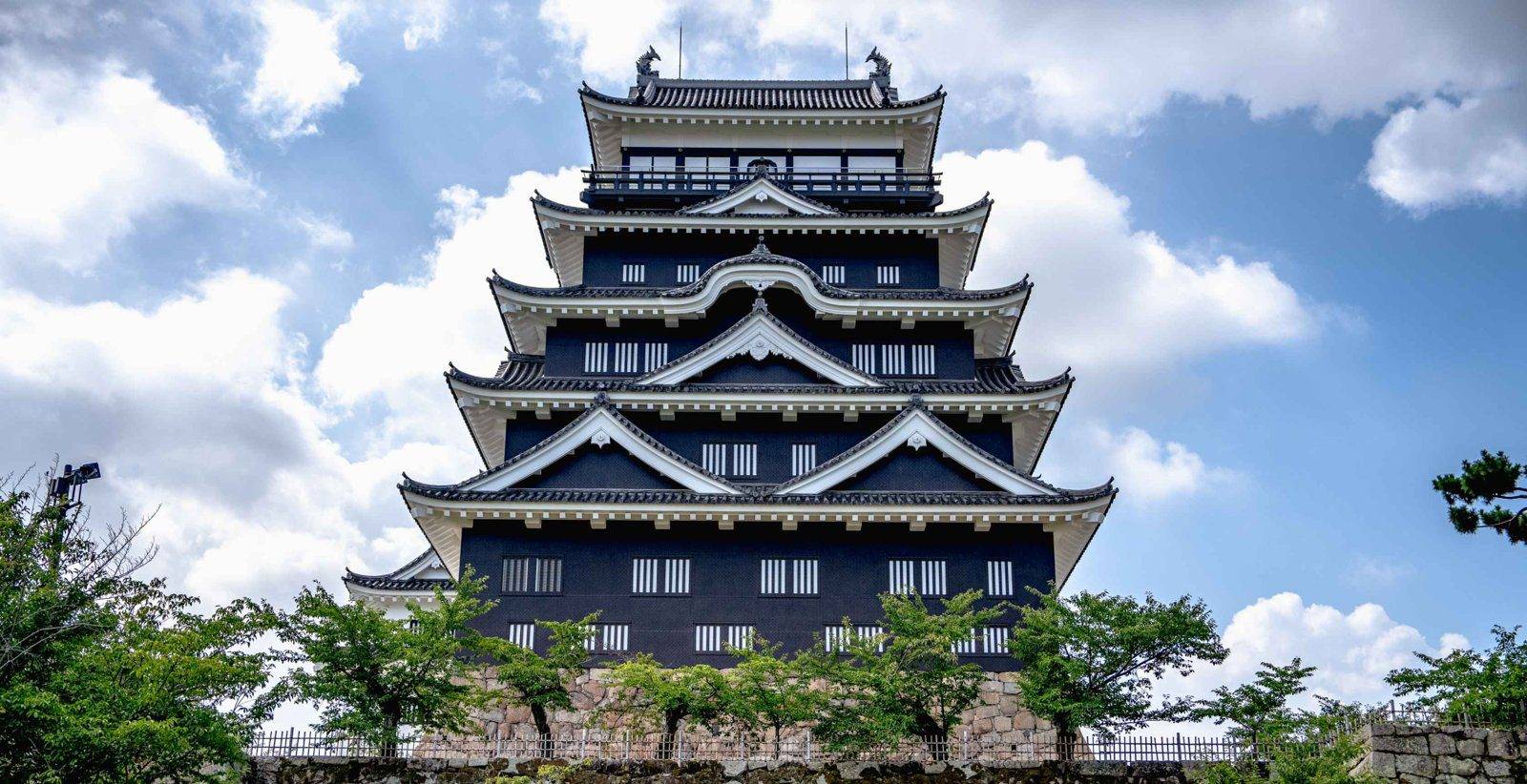 福山城 Castle Stay 藍天白雲下的福山城天守正面