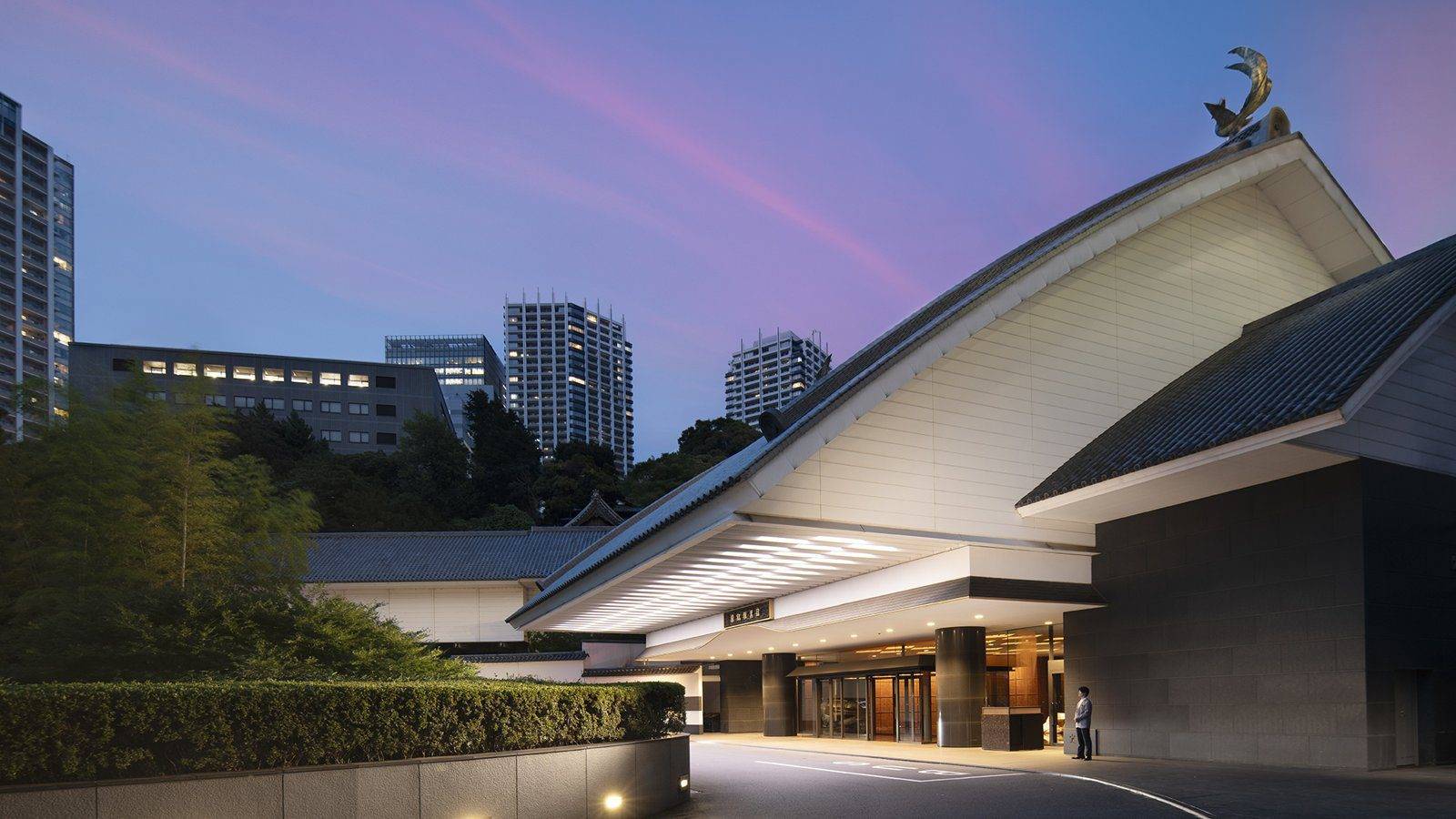 東京雅敘園酒店黃昏時的入口與大屋頂