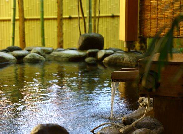 箱根小涌谷溫泉 水之音 庭園的岩露天風呂