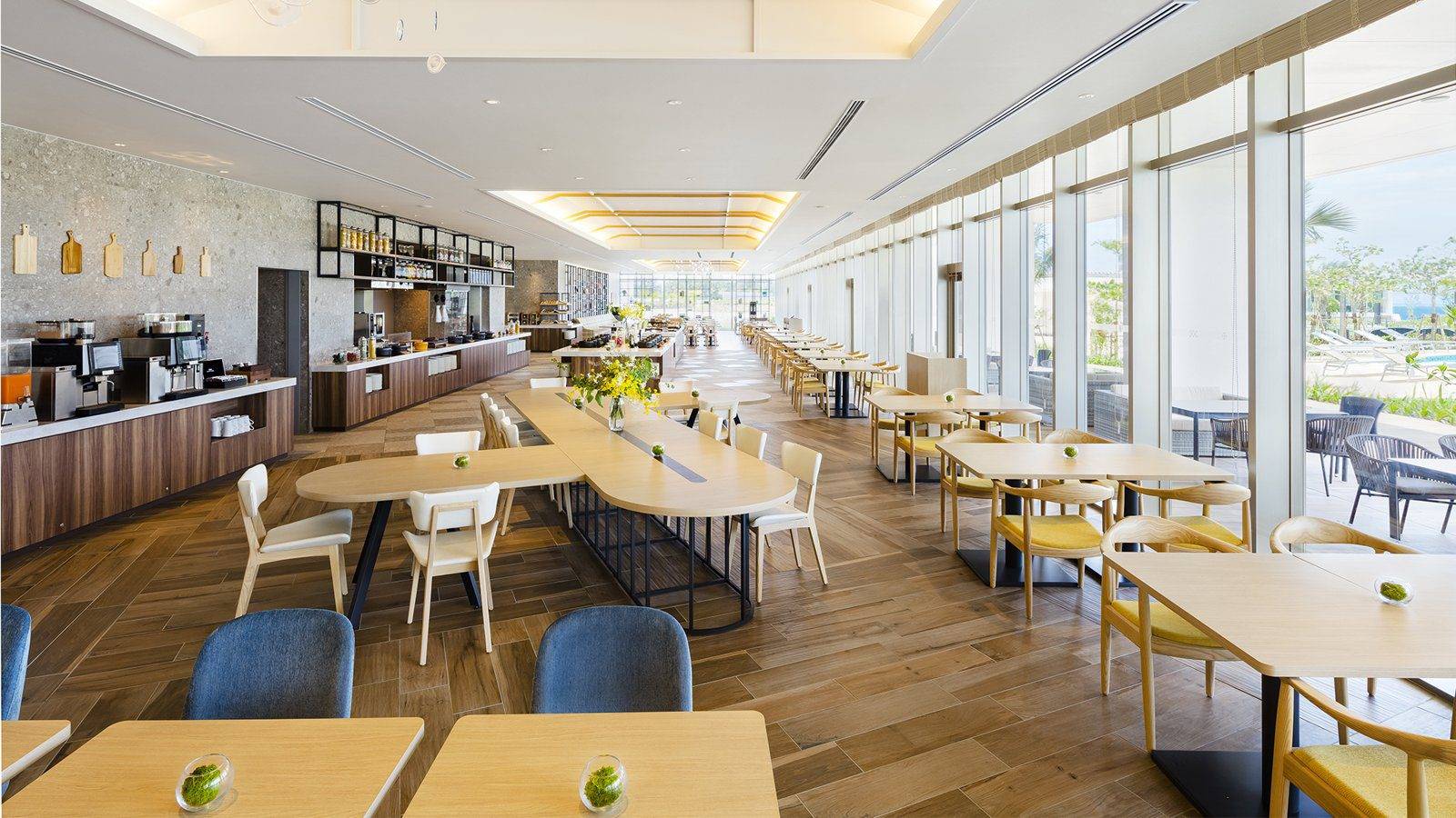沖繩瀨底希爾頓度假酒店 Amahaji 自助餐檯與用餐區