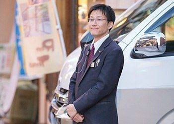 高山本陣平野屋 花兆庵接送車與工作人員