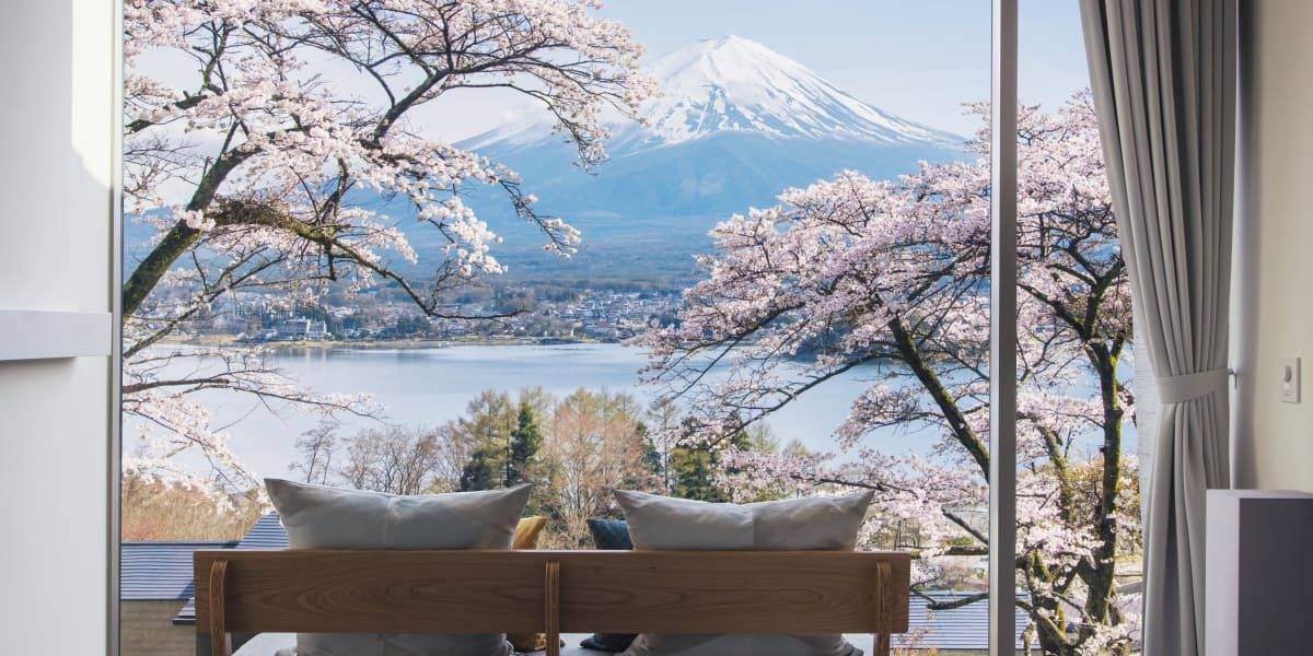 虹夕諾雅 富士客艙露台客廳與前方的富士山