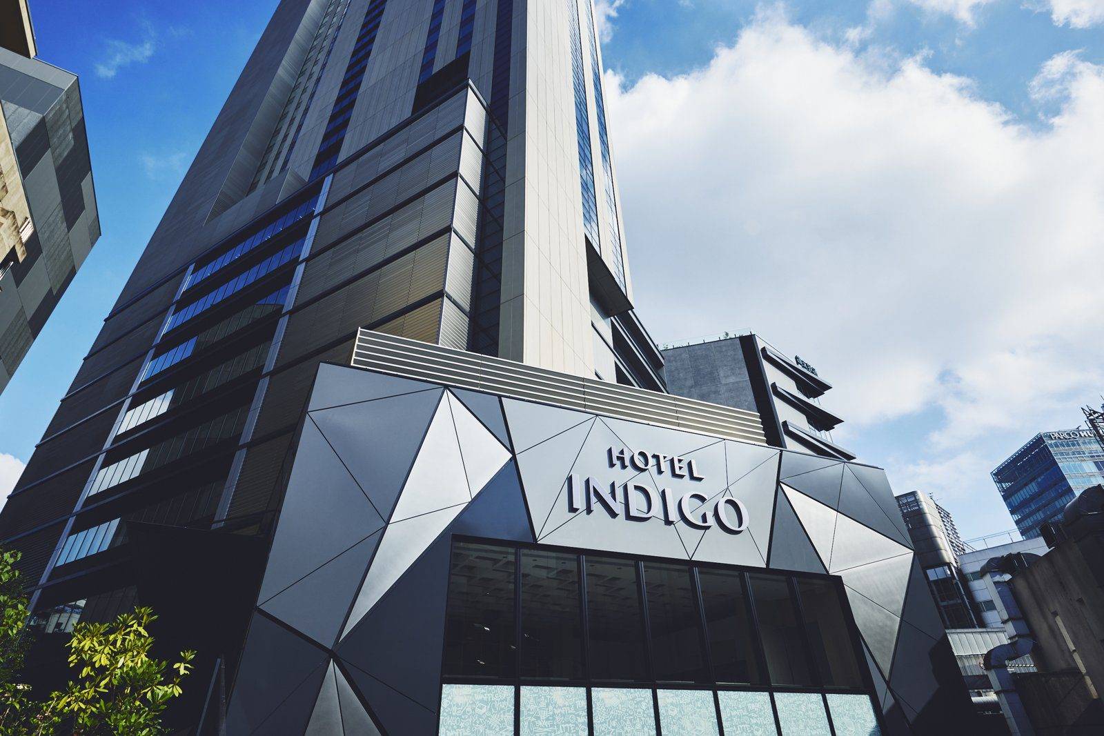 東京澀谷英迪格酒店 HOTEL INDIGO 招牌與大樓外觀