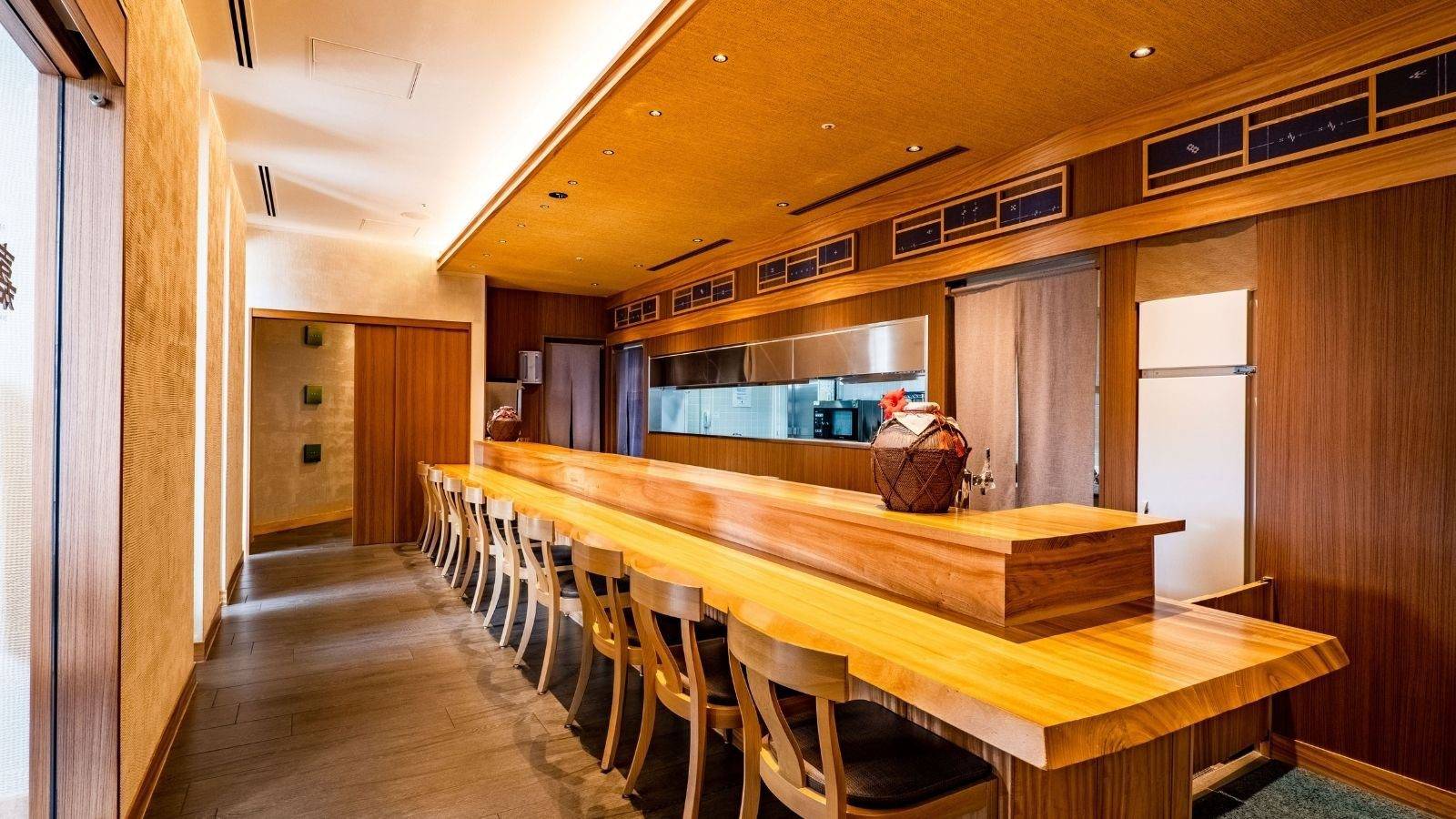 Orion 本部度假 SPA 飯店居酒屋嘉例的木吧台