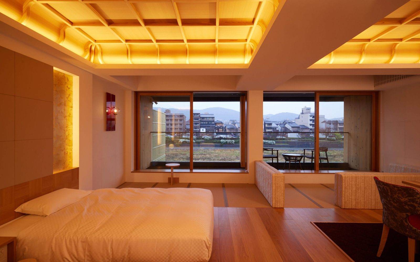 Hotel VMG Kyoto 鴨川 窗外是鴨川的客房