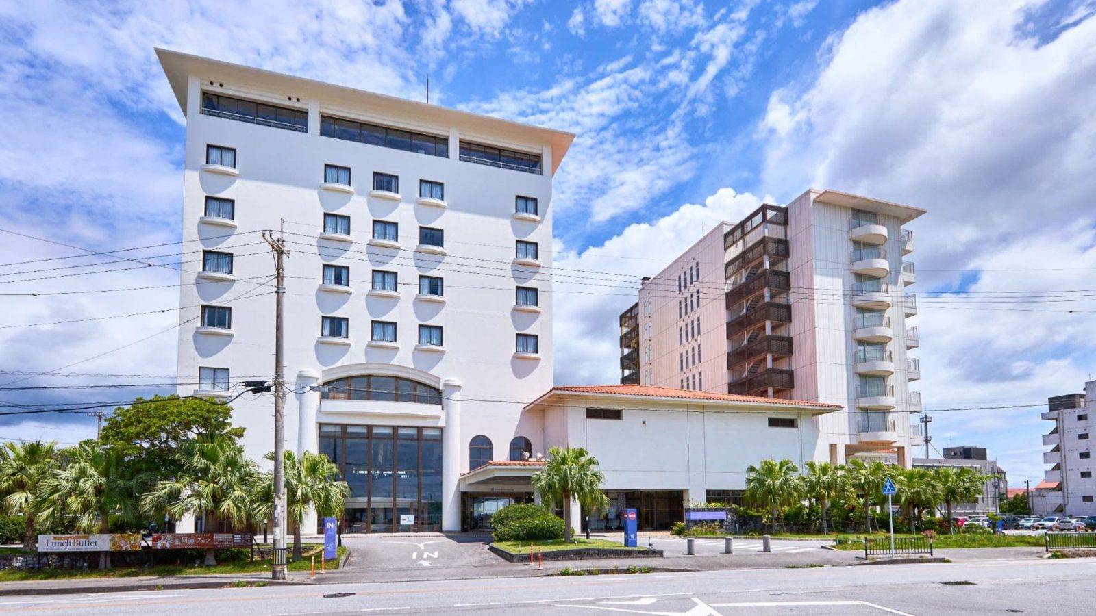 HOTEL YUGAF INN OKINAWA Main Tower 與 Field Park Tower 外觀