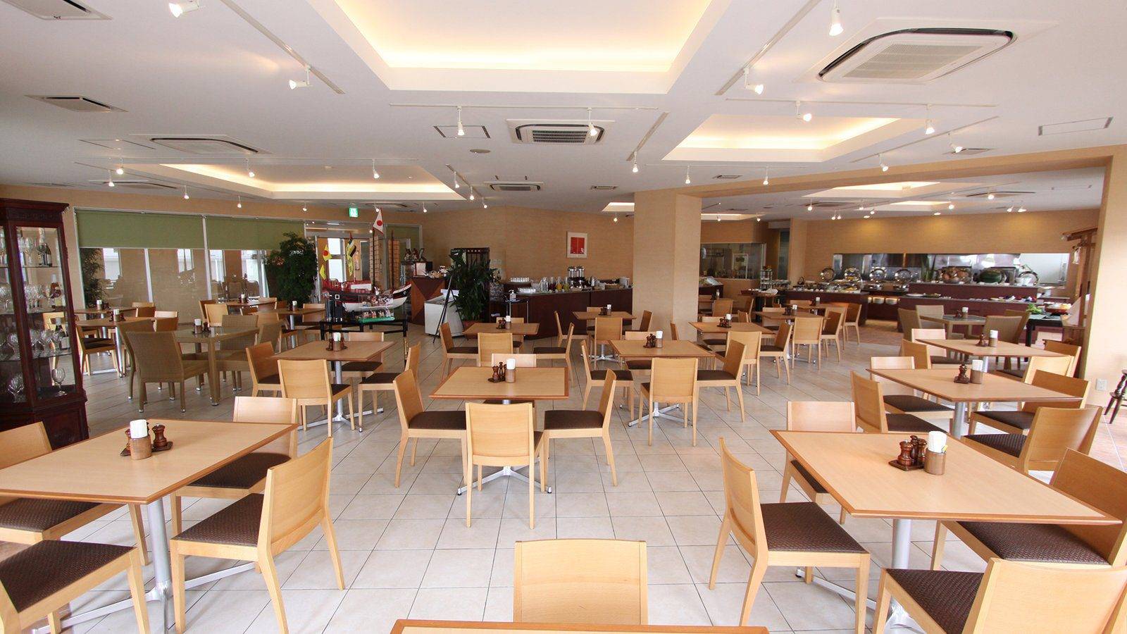 HOTEL YUGAF INN OKINAWA早餐會場心彩身