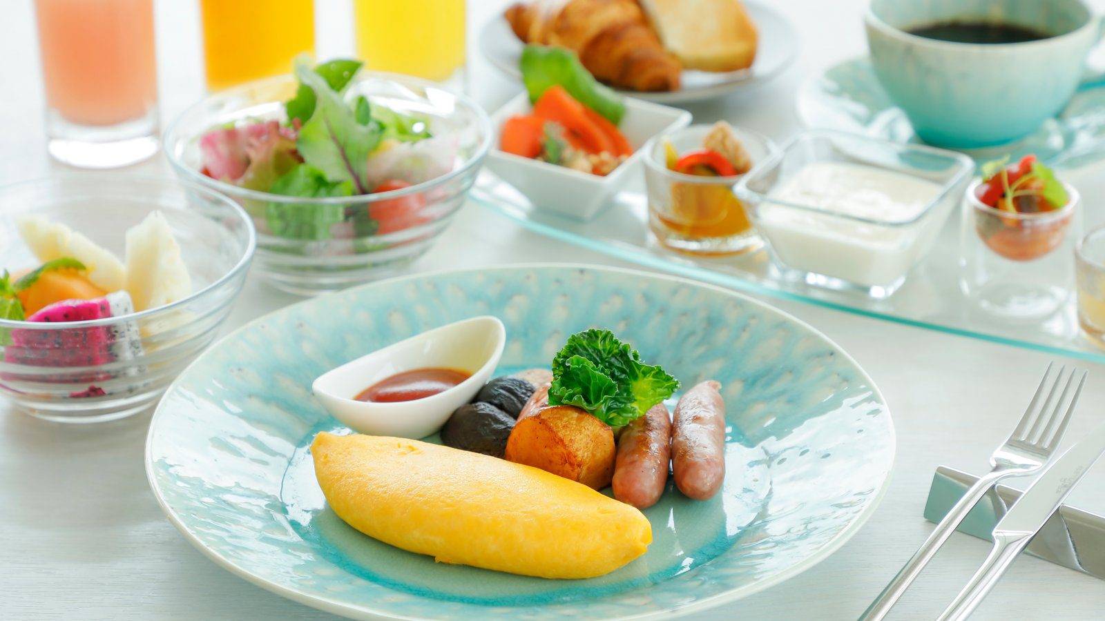 宮古島 Iraph SUI 豪華精選酒店早餐的蛋料理、沙拉與果汁