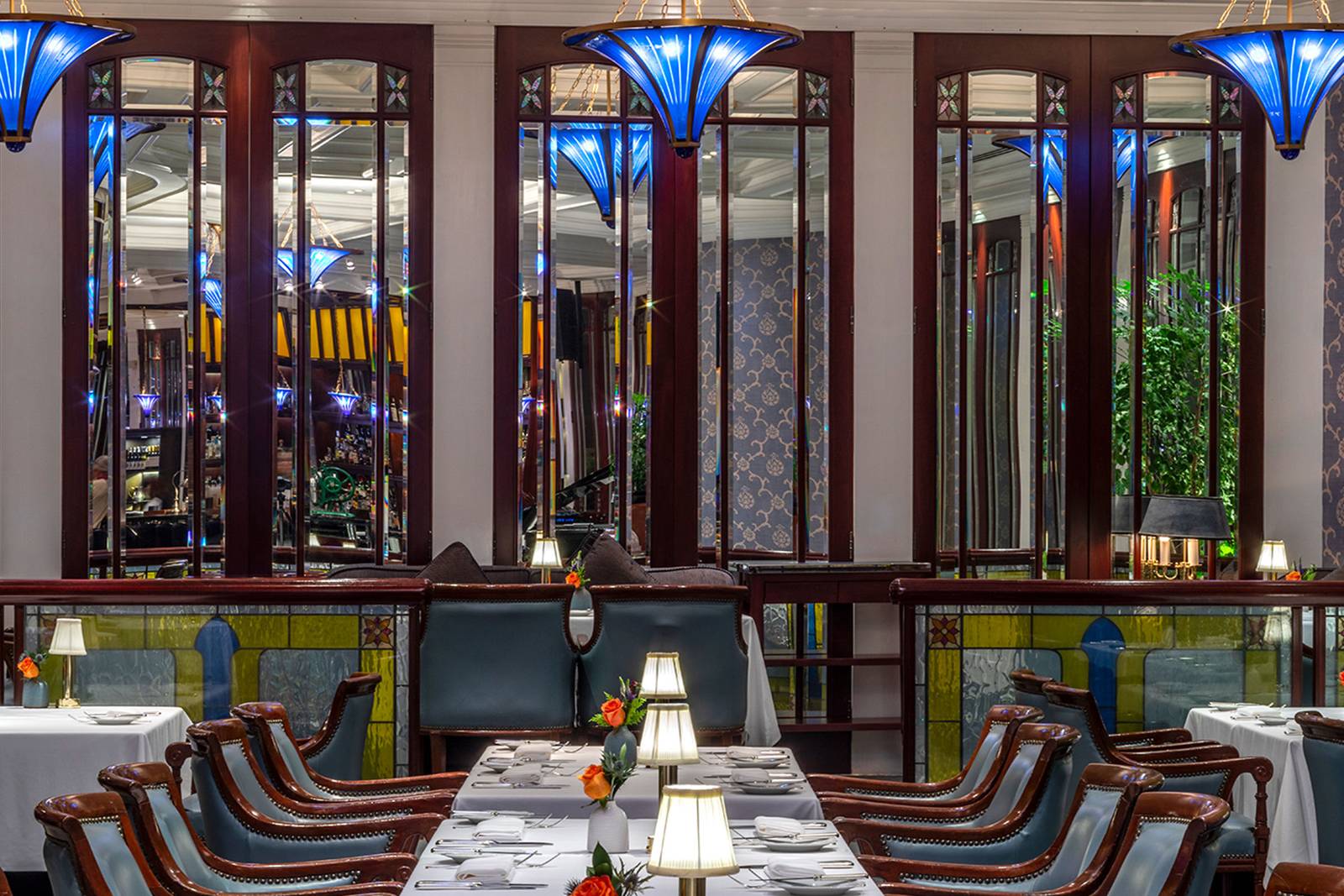 港島香格里拉大酒店 Lobster Bar and Grill 的用餐區