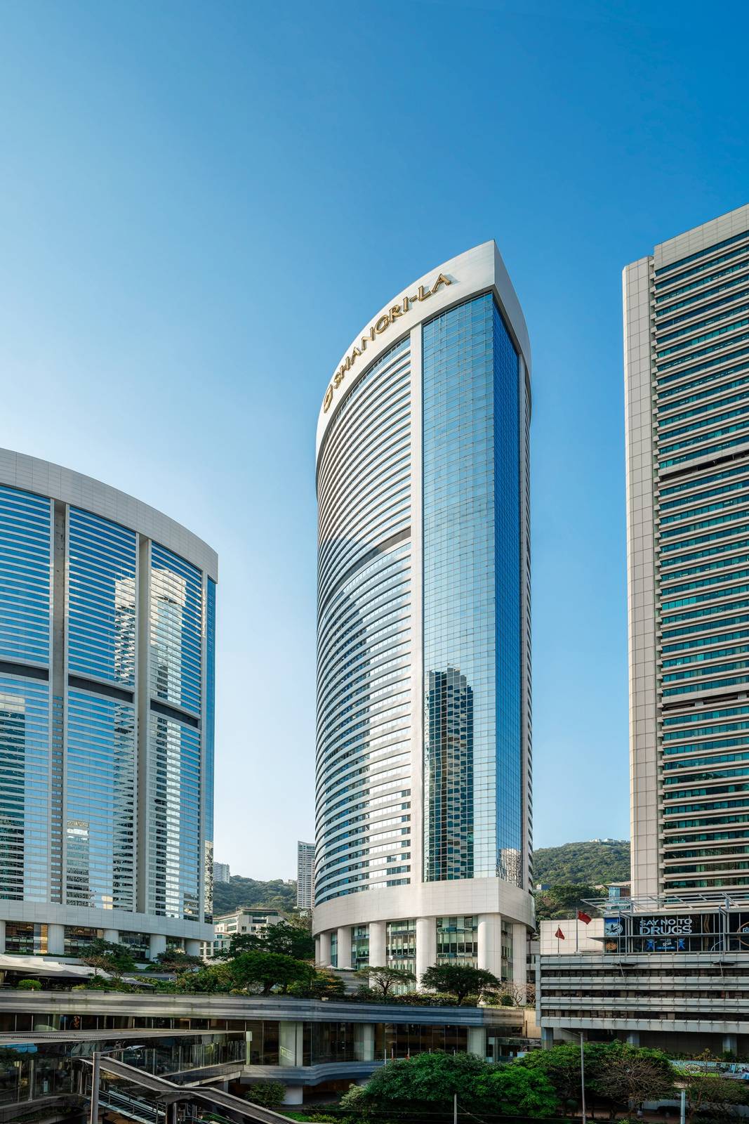 港島香格里拉大酒店大樓外觀與周邊太古廣場