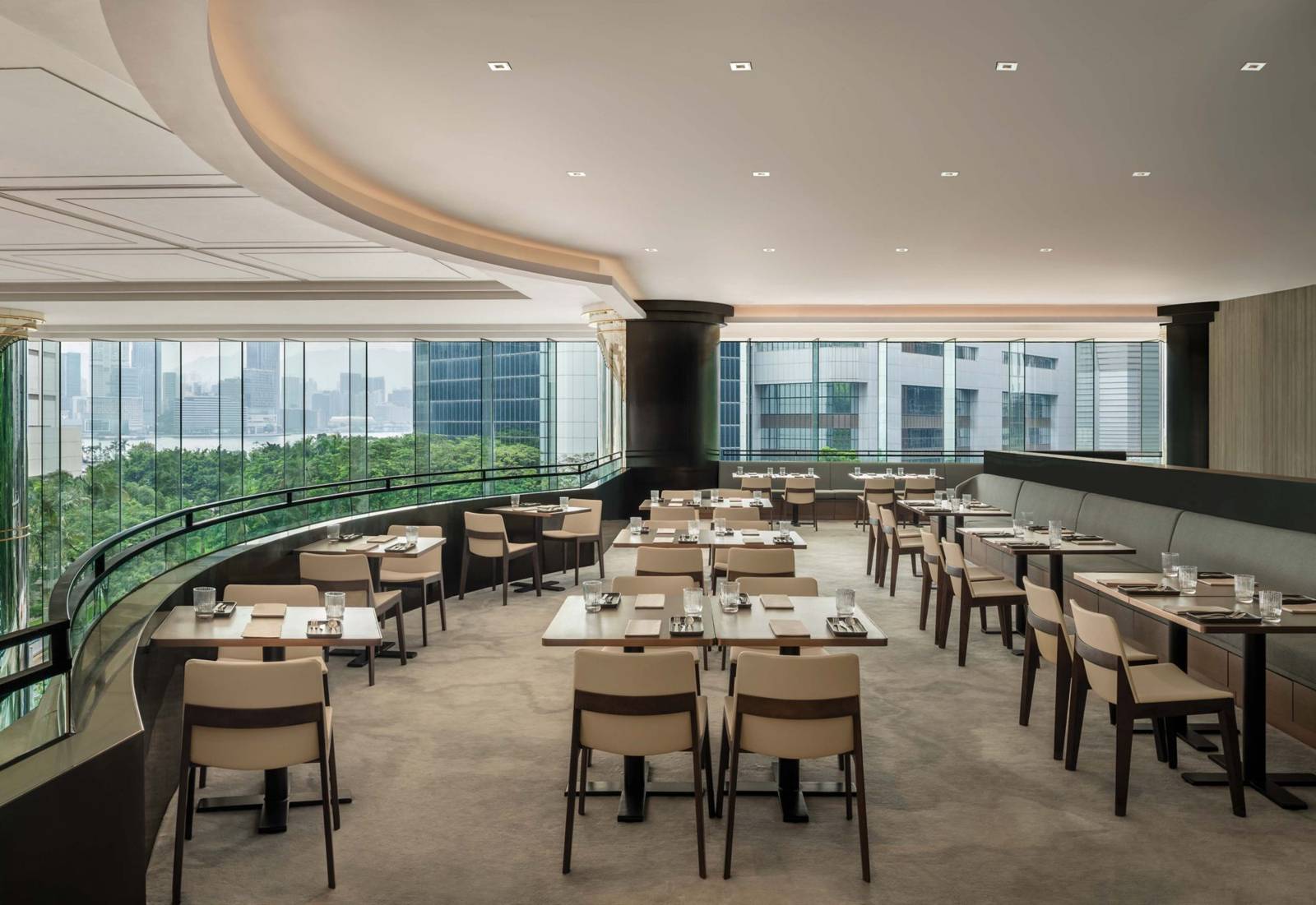 香港JW萬豪酒店 JW Café 窗邊的用餐區