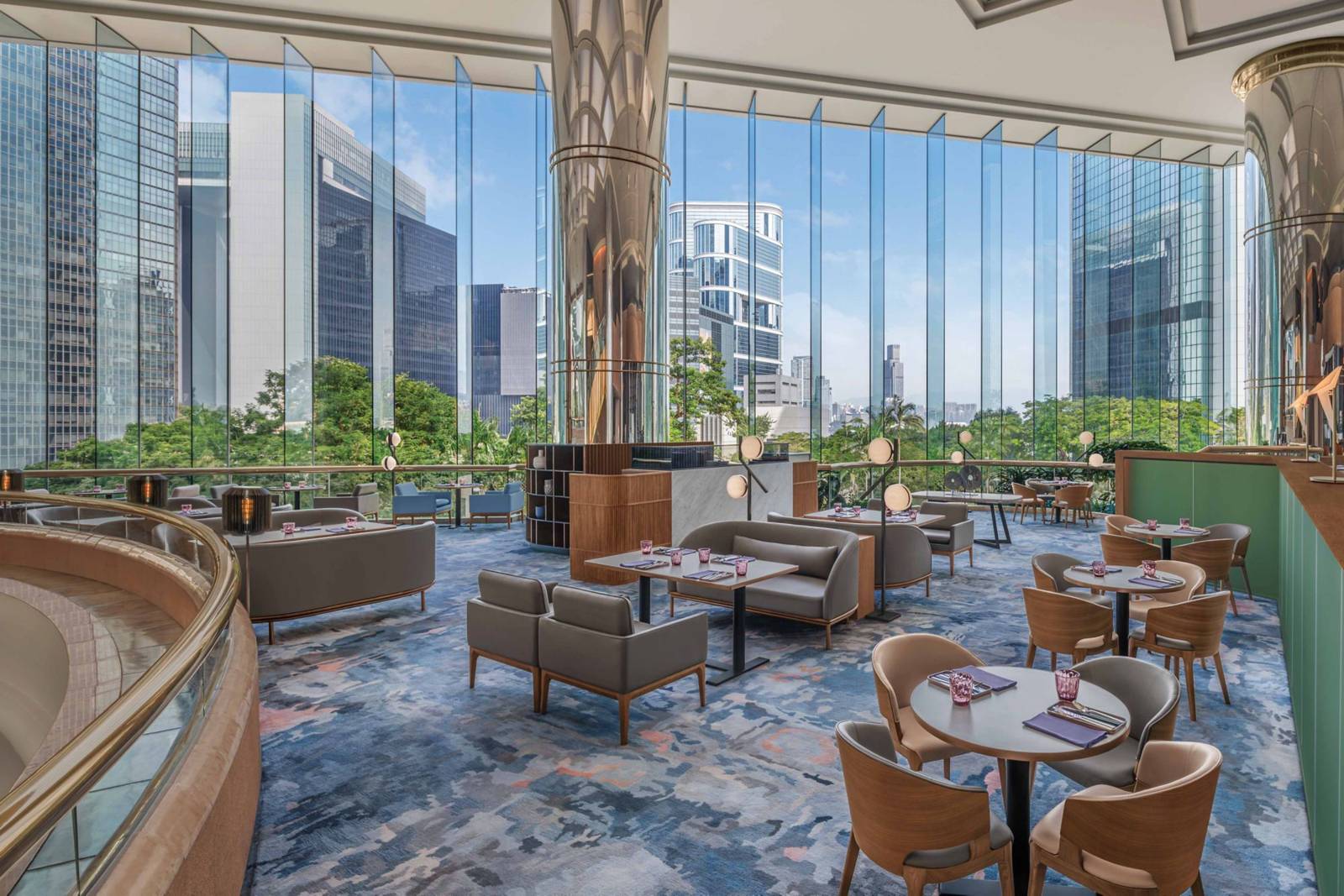 香港JW萬豪酒店 The Lounge 落地窗旁的座位