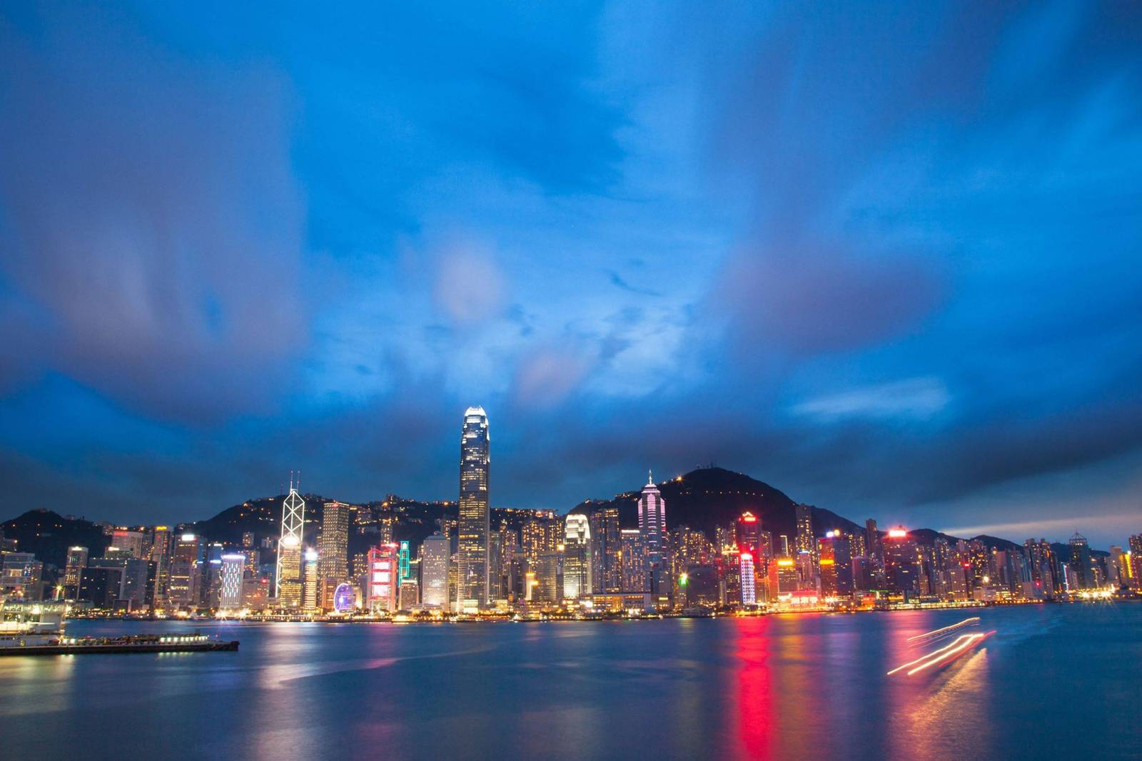 維多利亞港與香港島天際線夜景（目的地參考）