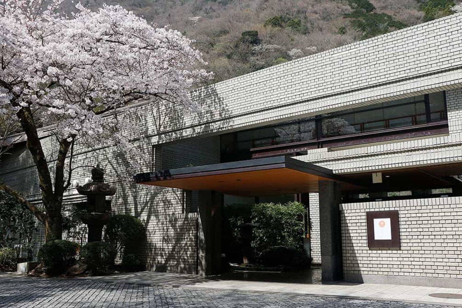 星野集團 界 箱根外觀與周圍山景