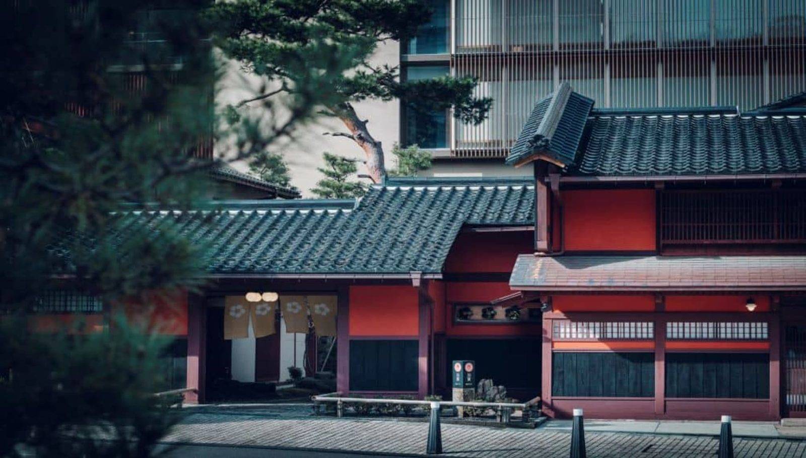 界 加賀 紅殼格子外觀