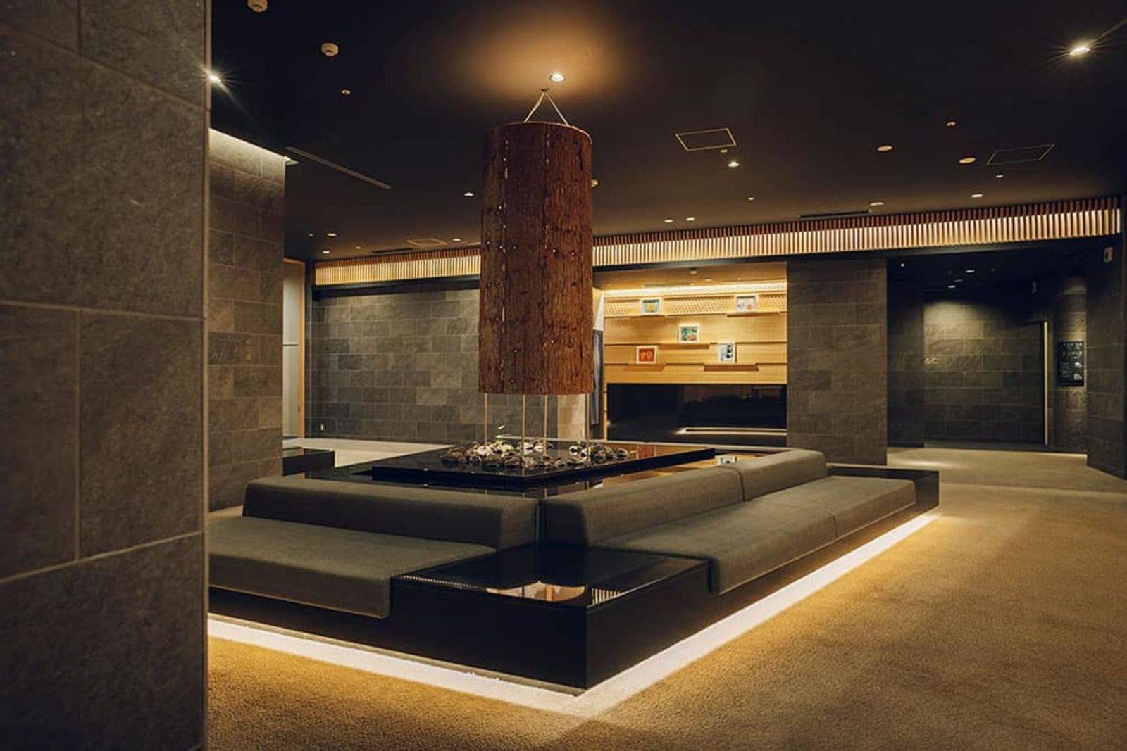 星野集團 界 仙石原大廳與懸吊的藝術作品