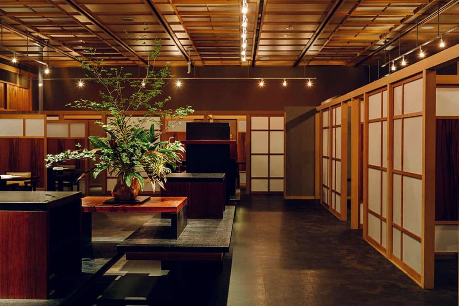 界 津輕 掛著燈籠的餐廳