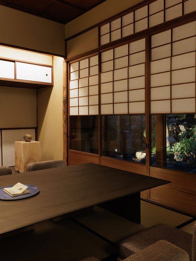 東山露地 Kazeno Heritage 京都一樓的長桌起居